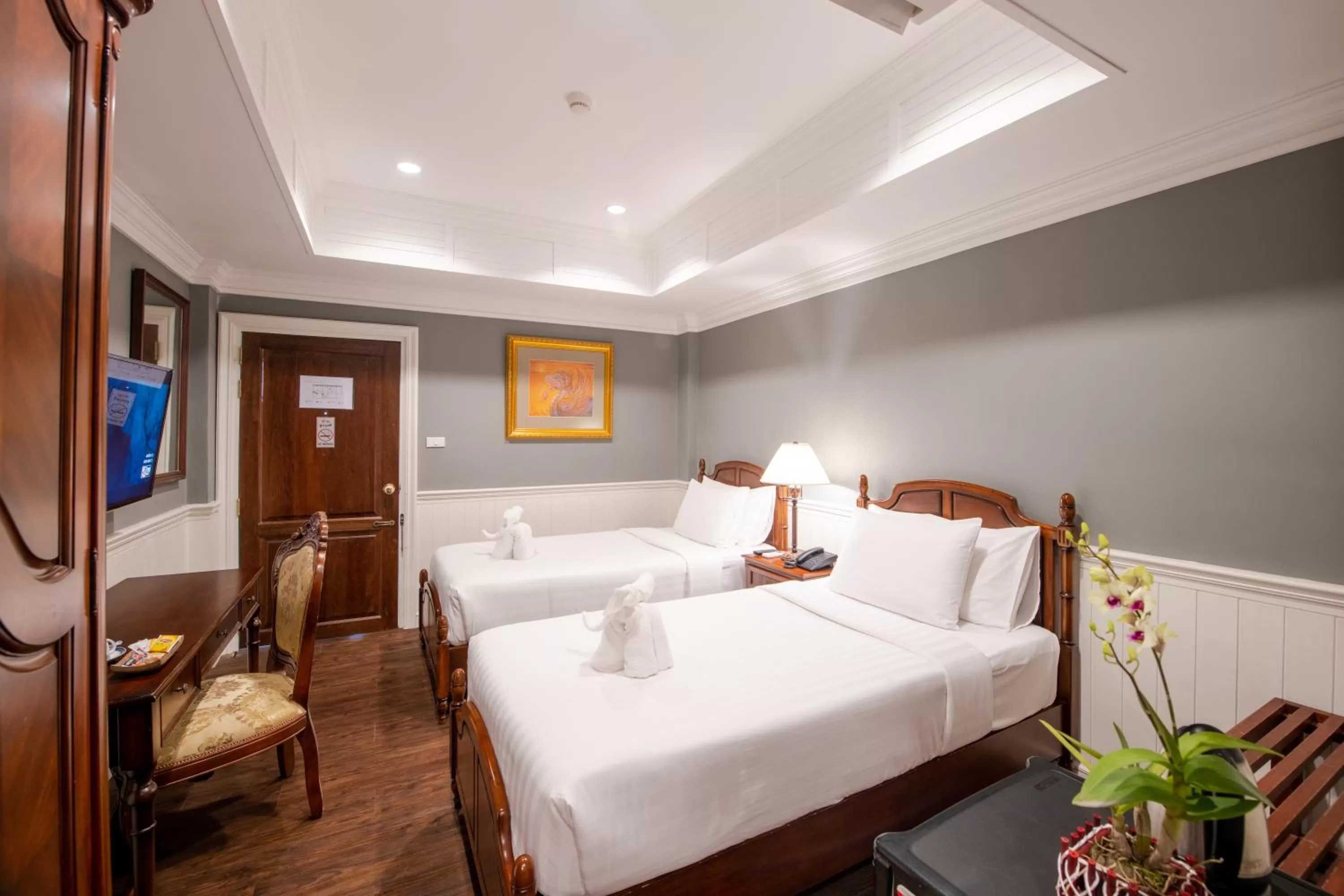 Bedroom, Bed in The Orchid House 153