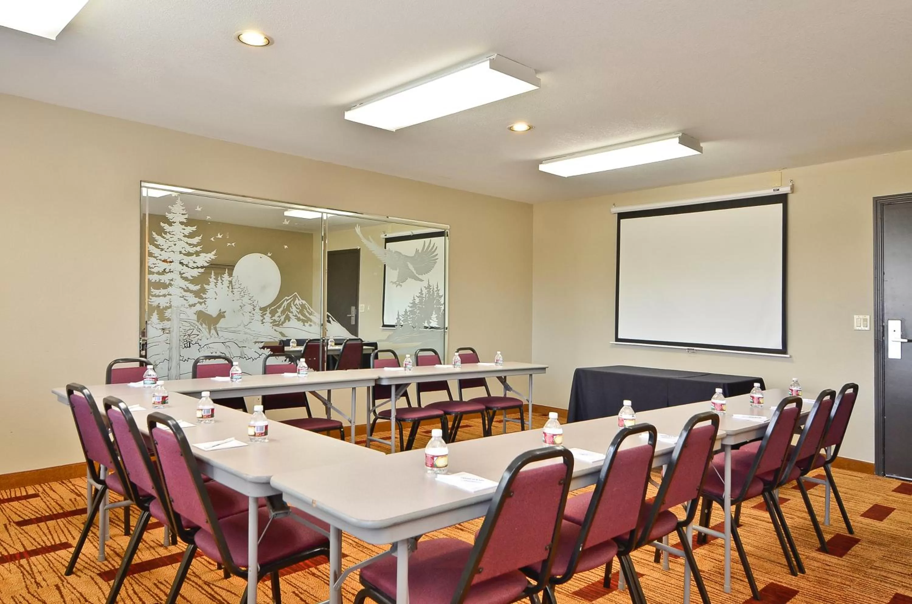 Business facilities in Clackamas Inn and Suites