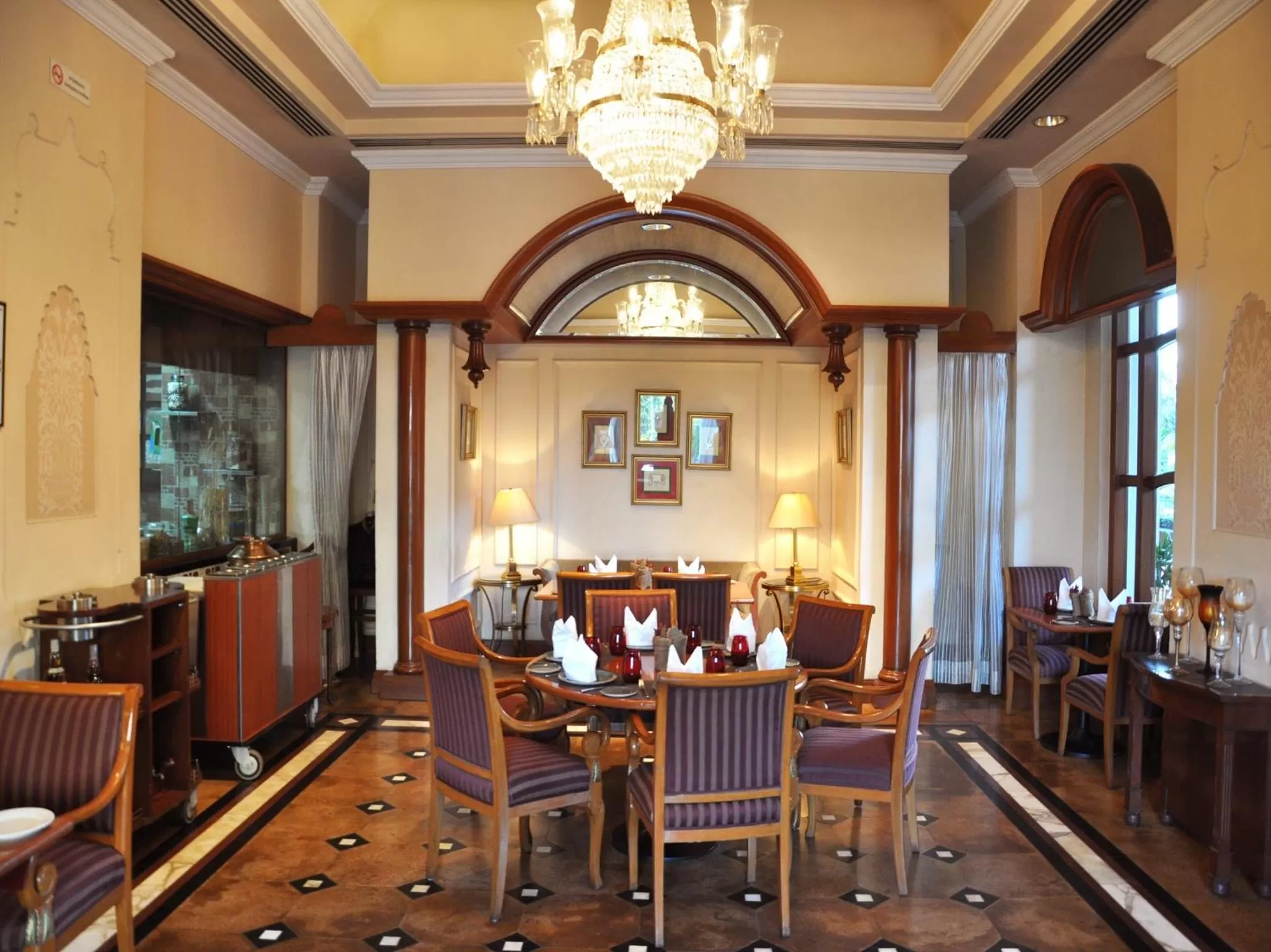 Restaurant/places to eat in Eros Hotel New Delhi, Nehru Place