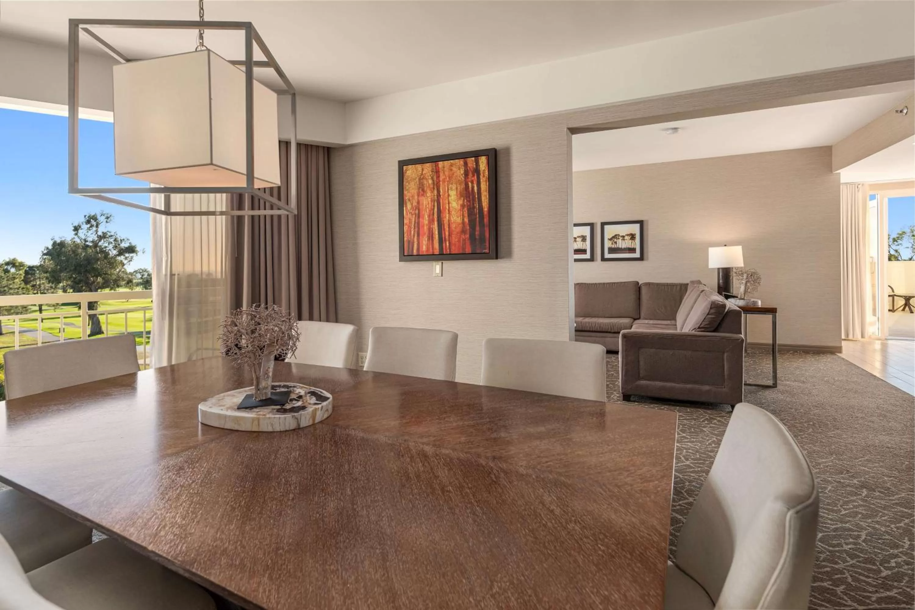 Living room in Hilton La Jolla Torrey Pines