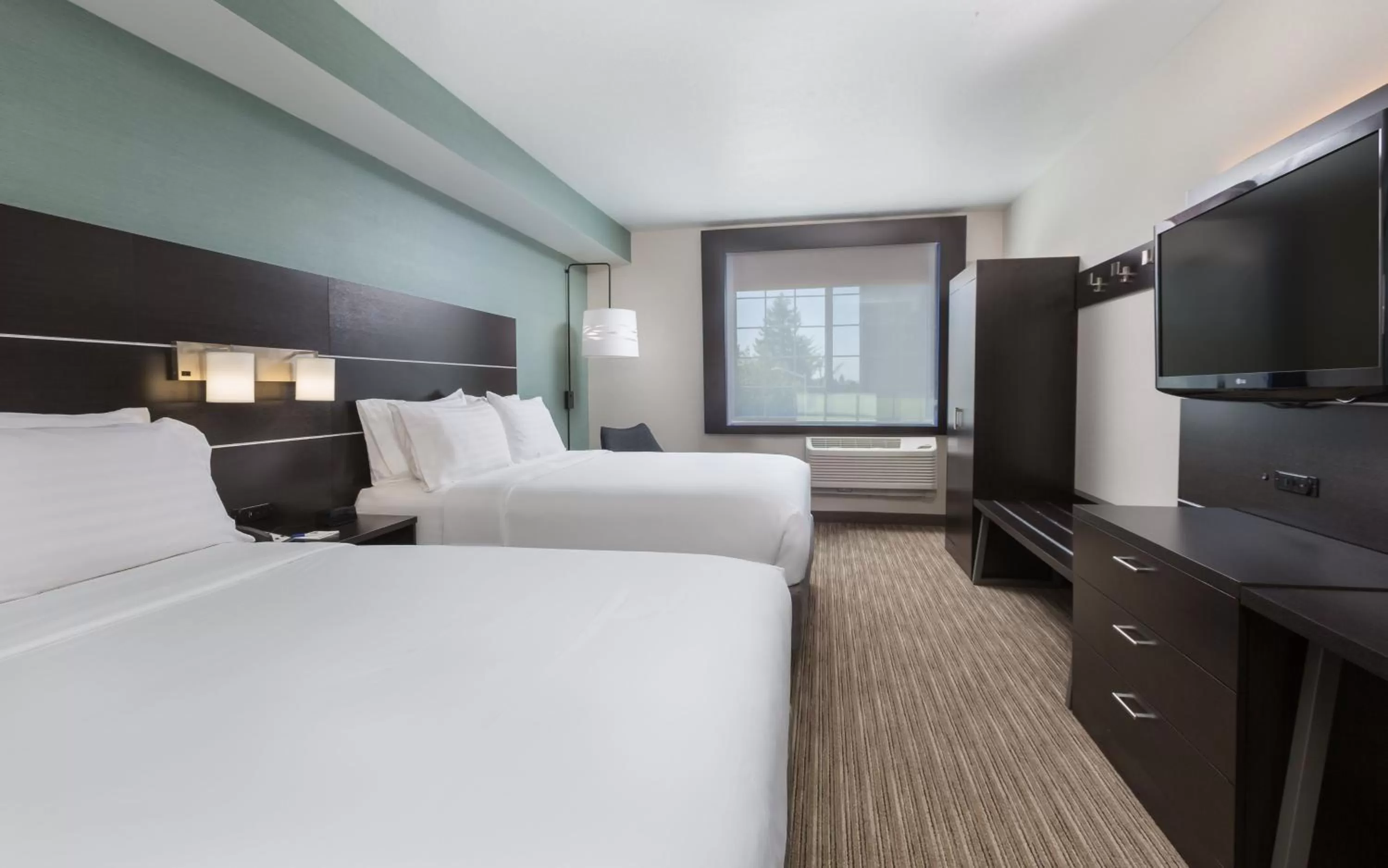 Photo of the whole room, Bed in Holiday Inn Express Hotel & Suites Eugene Downtown - University by IHG