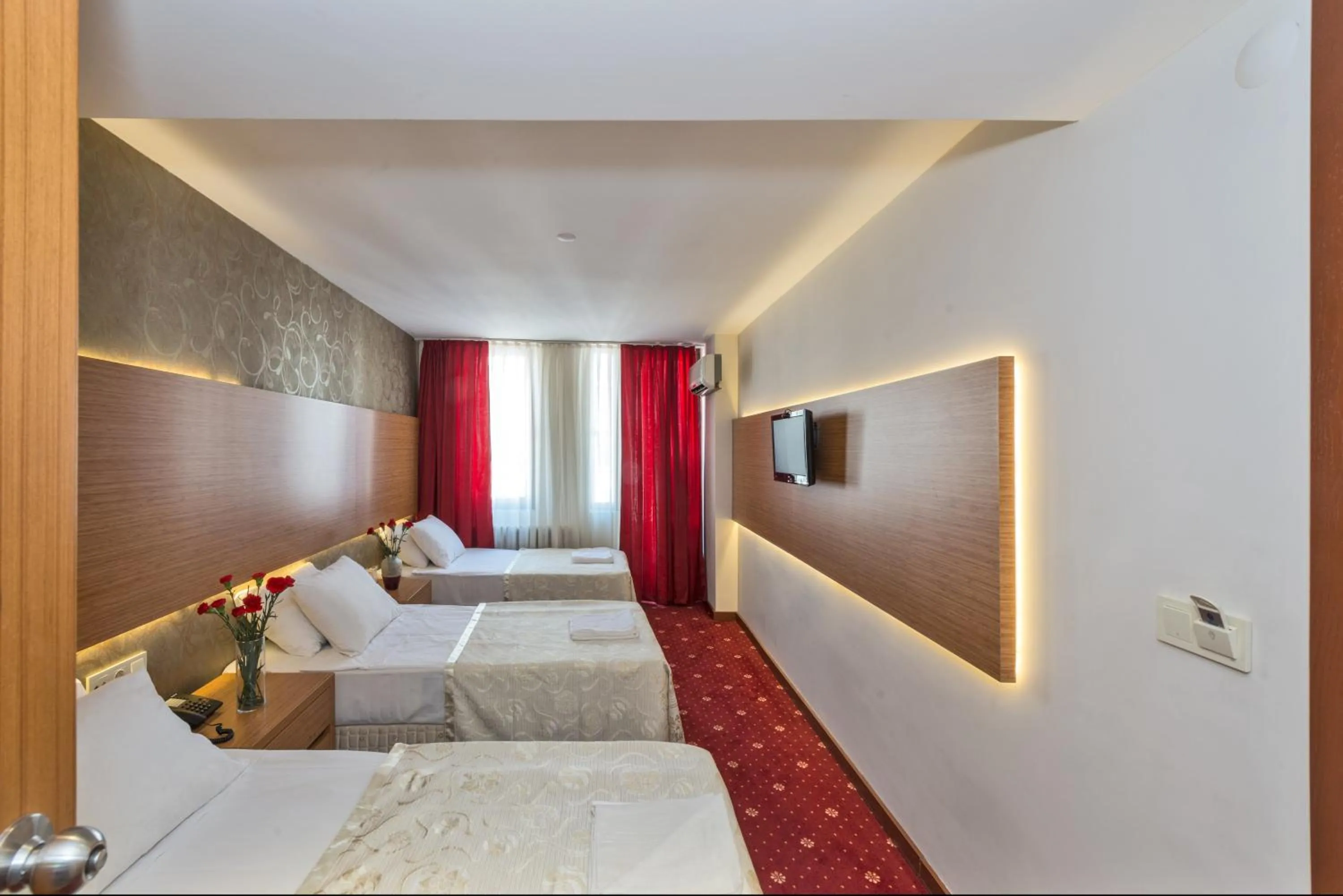 Photo of the whole room, Bed in Erbazlar Hotel