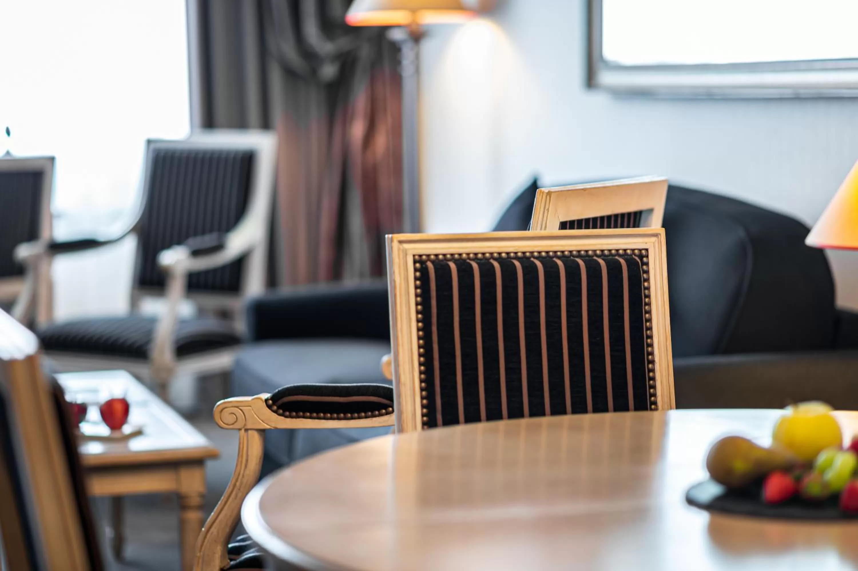 Seating area in Royal Manotel