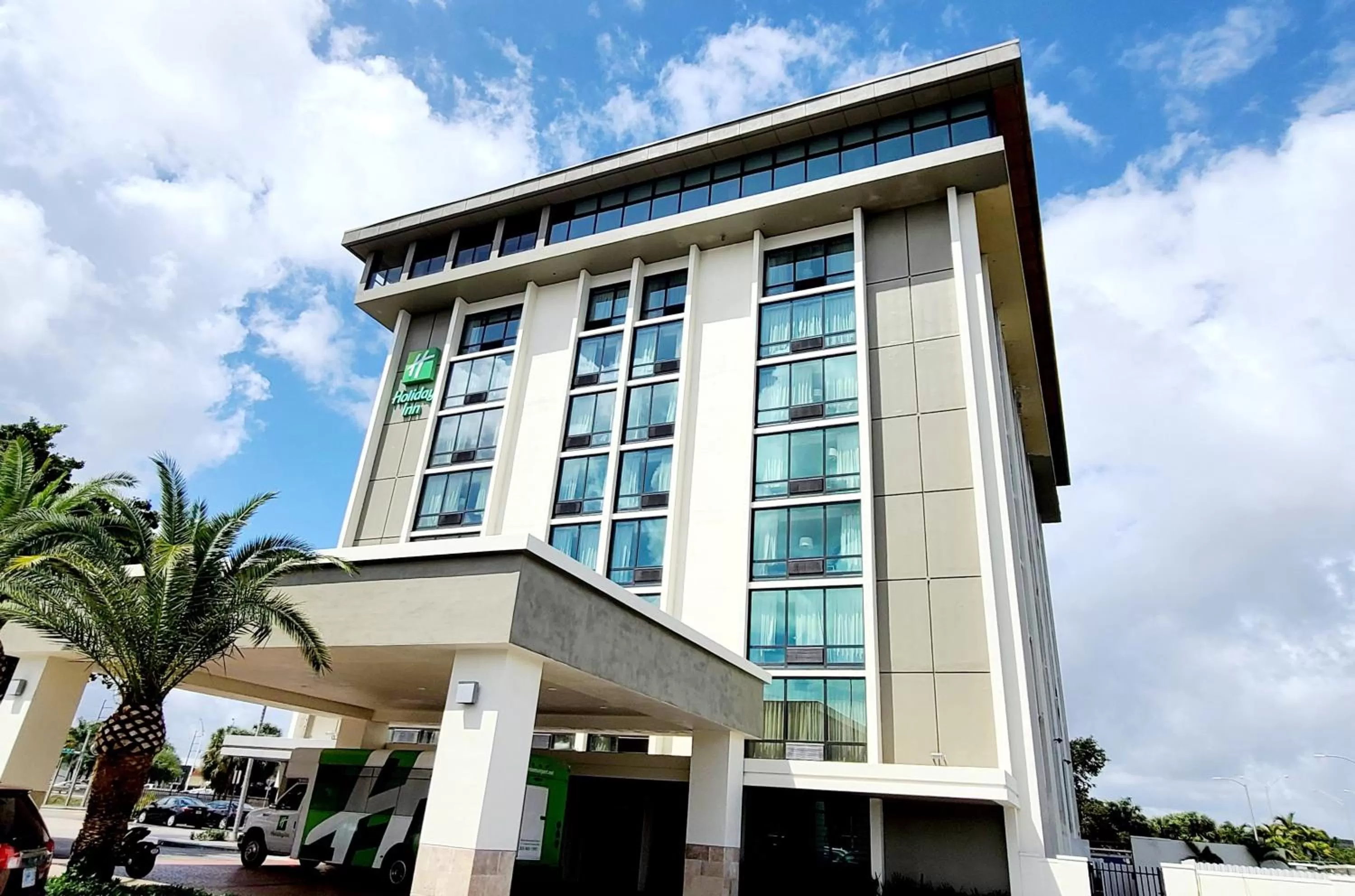 Property building in Holiday Inn Miami International Airport by IHG