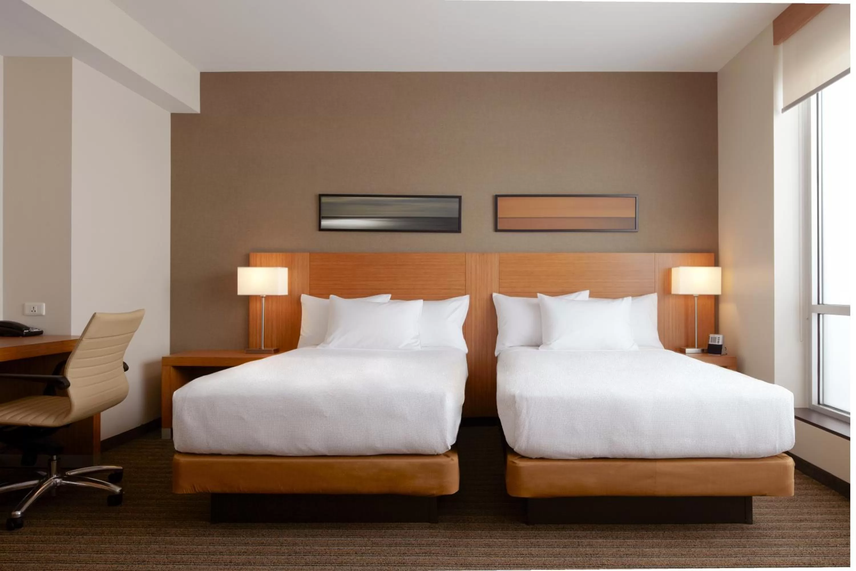 Queen Room with Two Queen Beds and Accessible Tub - Disability Access in Hyatt Place National Harbor