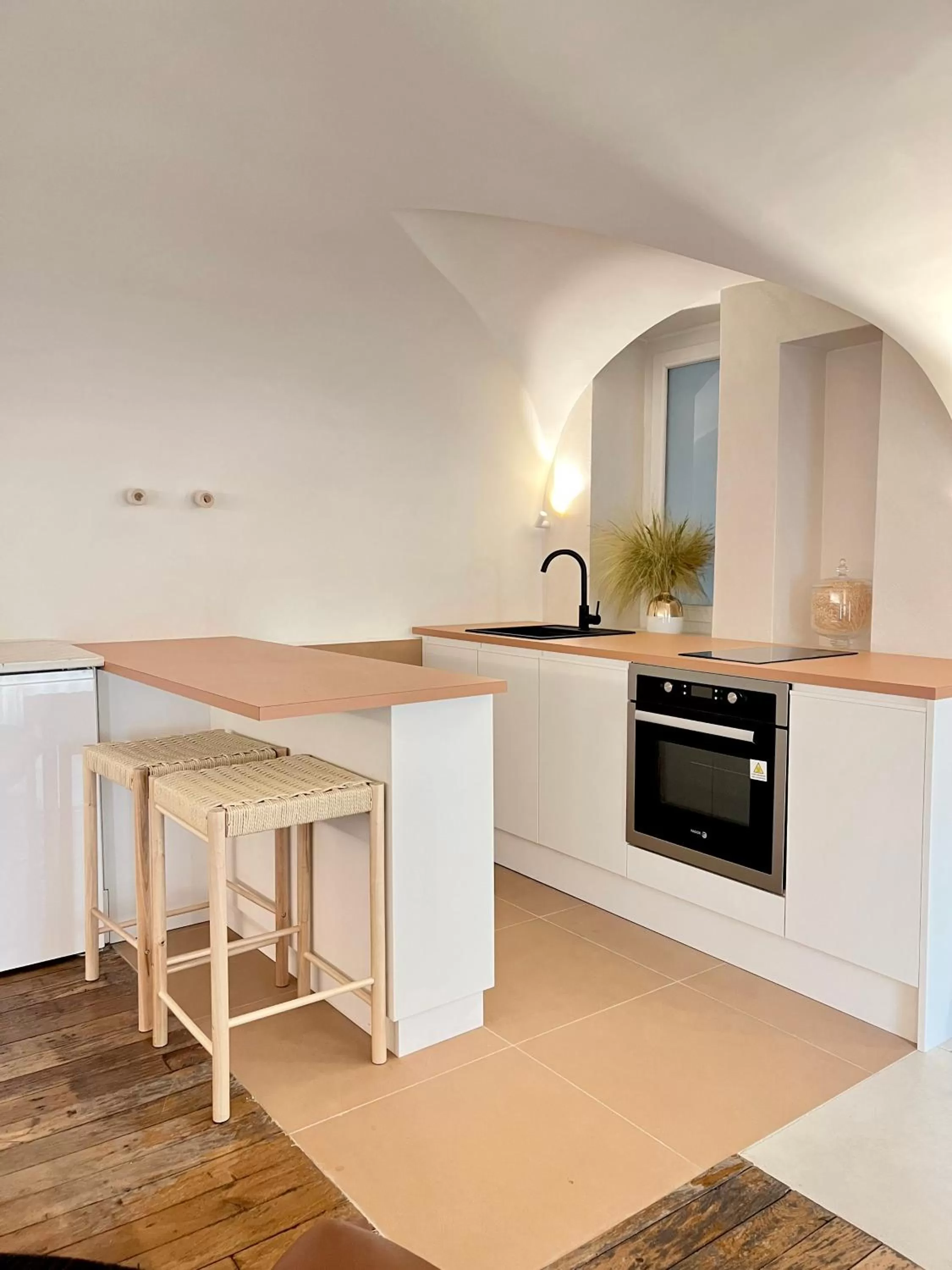 Kitchen or kitchenette, Kitchen/Kitchenette in MiHotel Comte