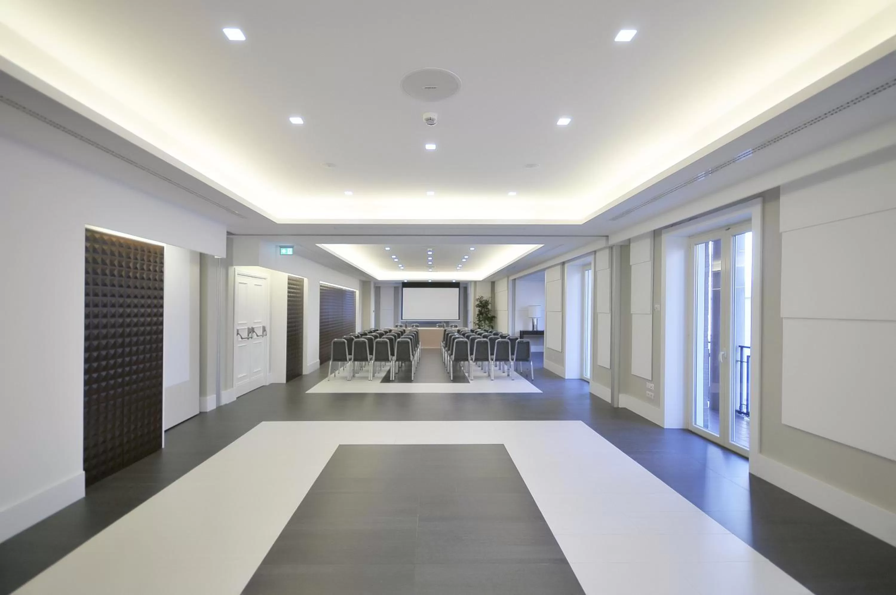 Business facilities in Grand Hotel Oriente