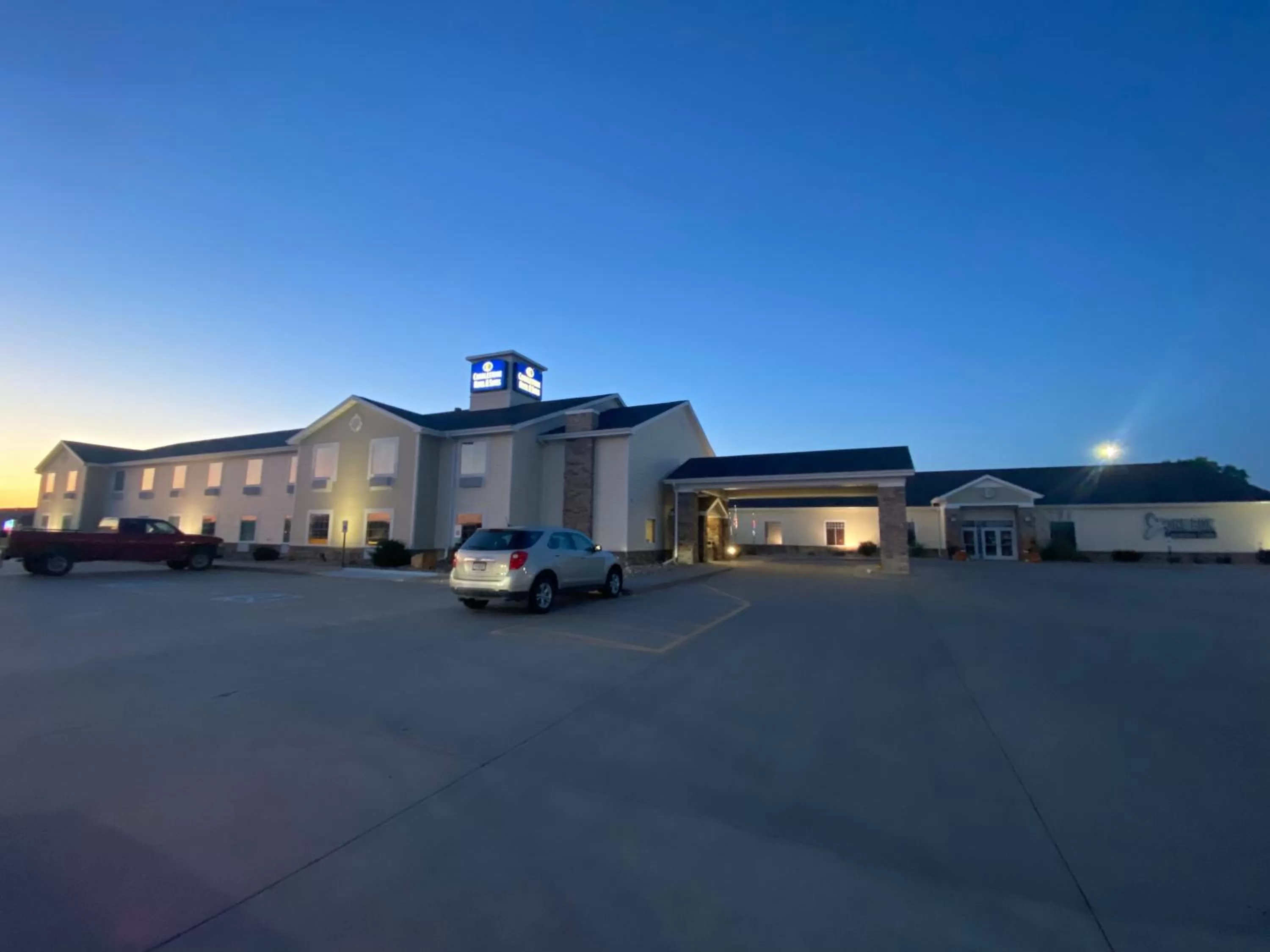 Night in Cobblestone Hotel & Suites - Broken Bow