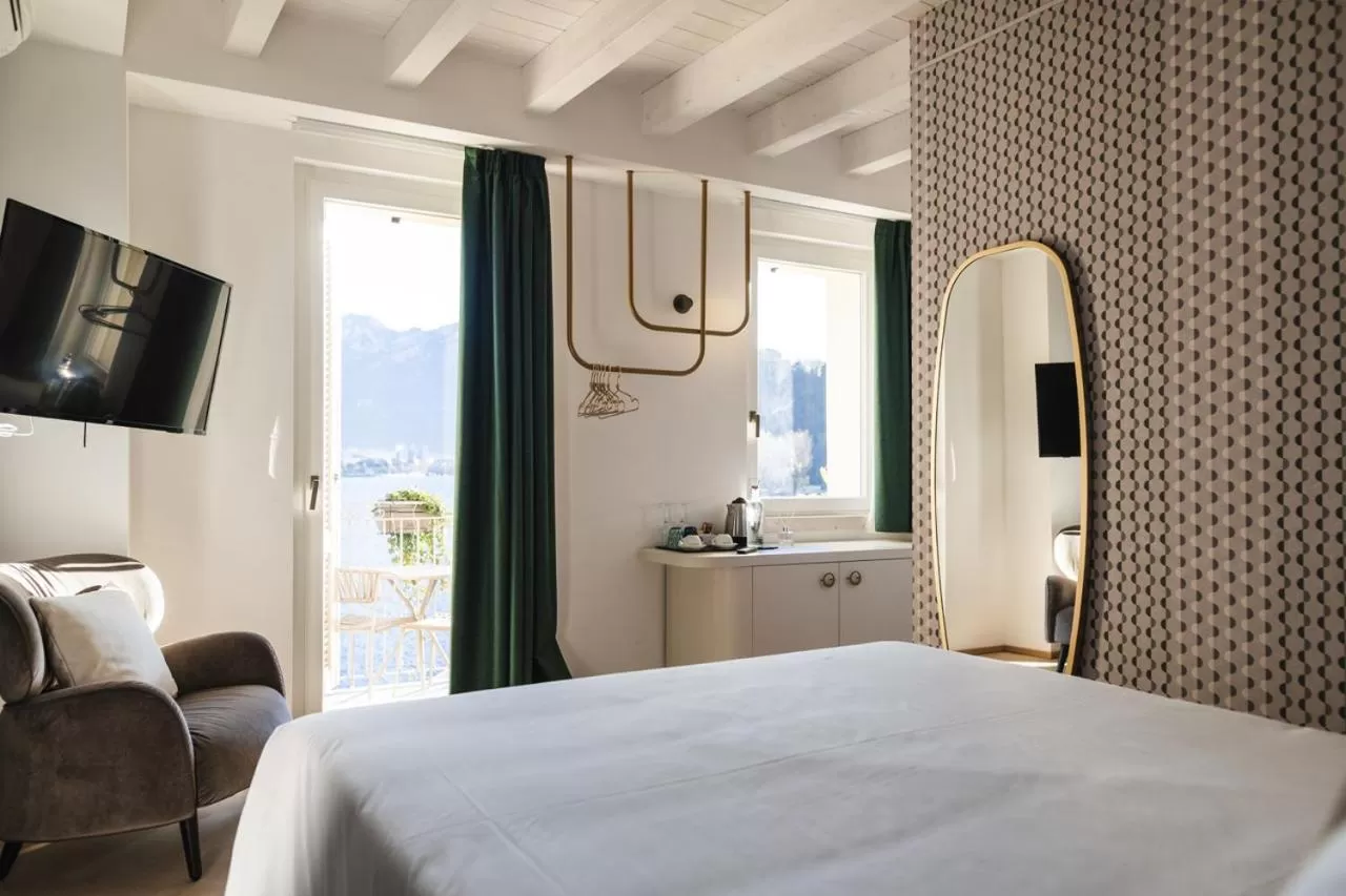 Photo of the whole room, Bed in LUXURY SUITES ROCOPOM - Lake Front