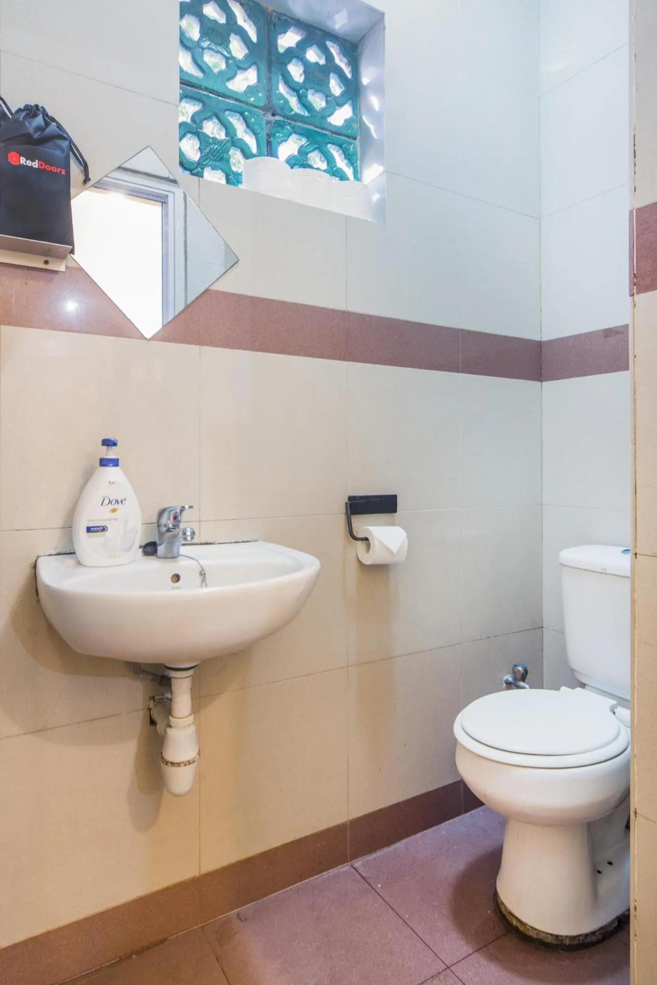 Bathroom in BEAT Arts Hostel at Chinatown