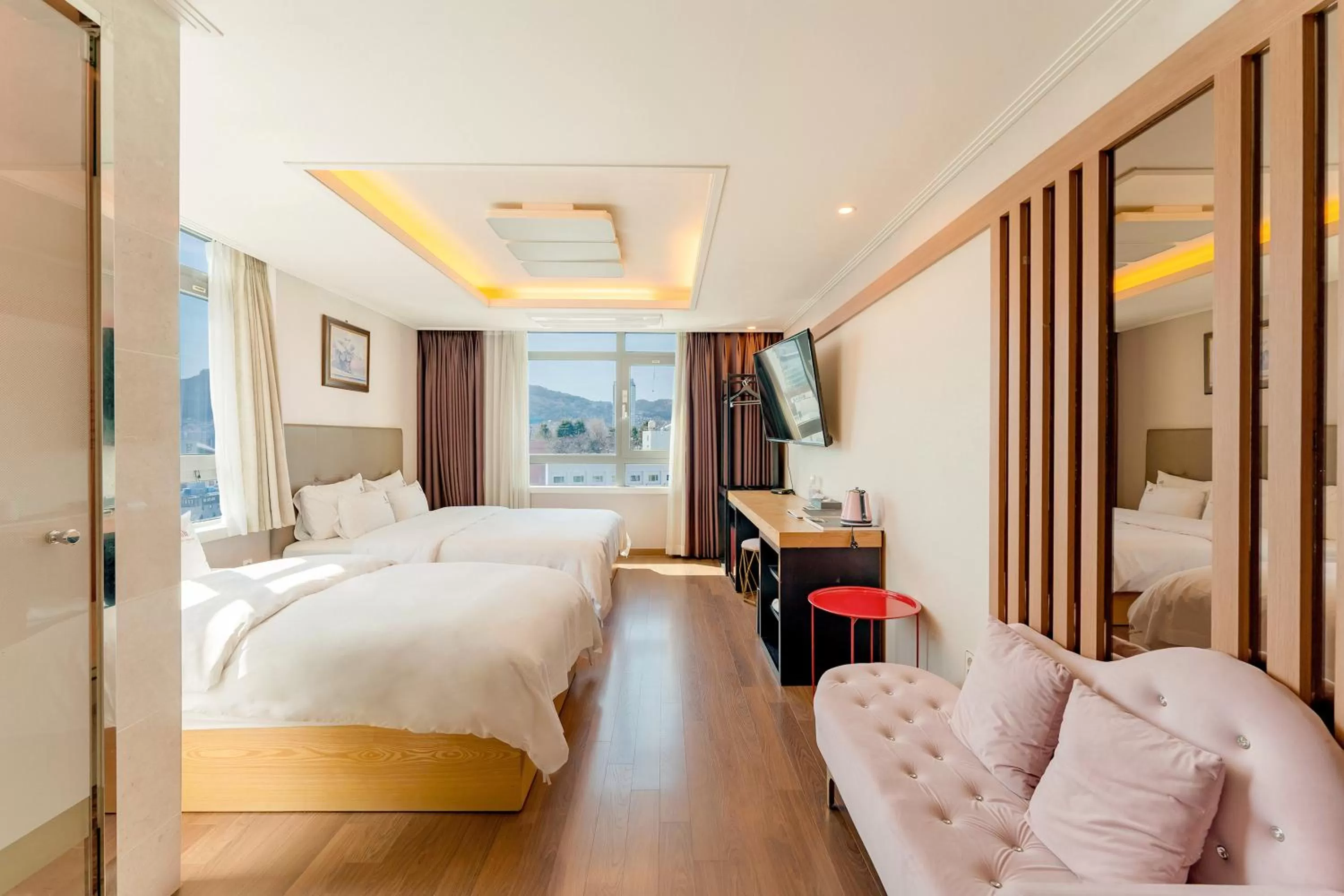 Bed in Central Park Hotel Busan