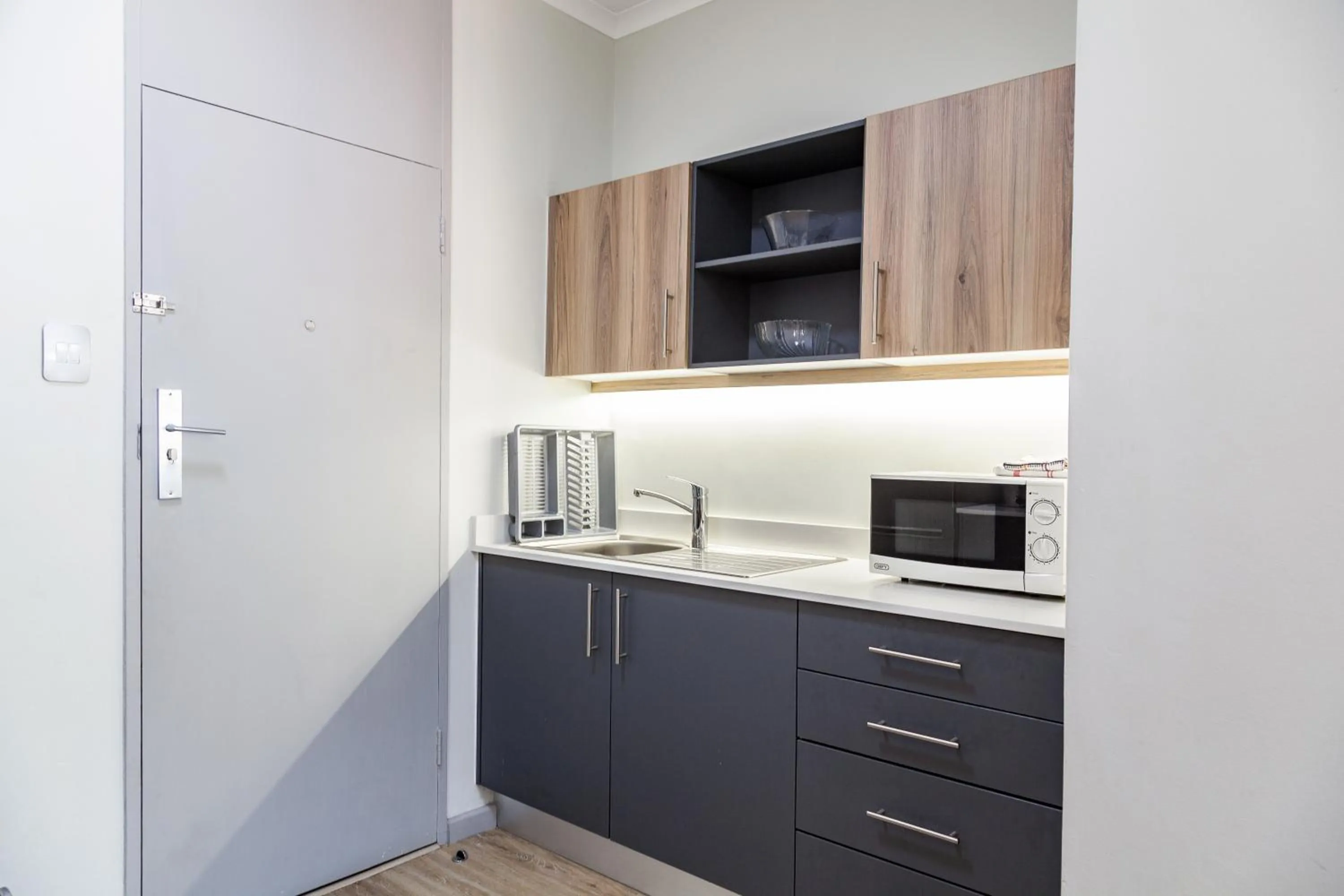Kitchen or kitchenette in Gardens Centre Holiday Apartments
