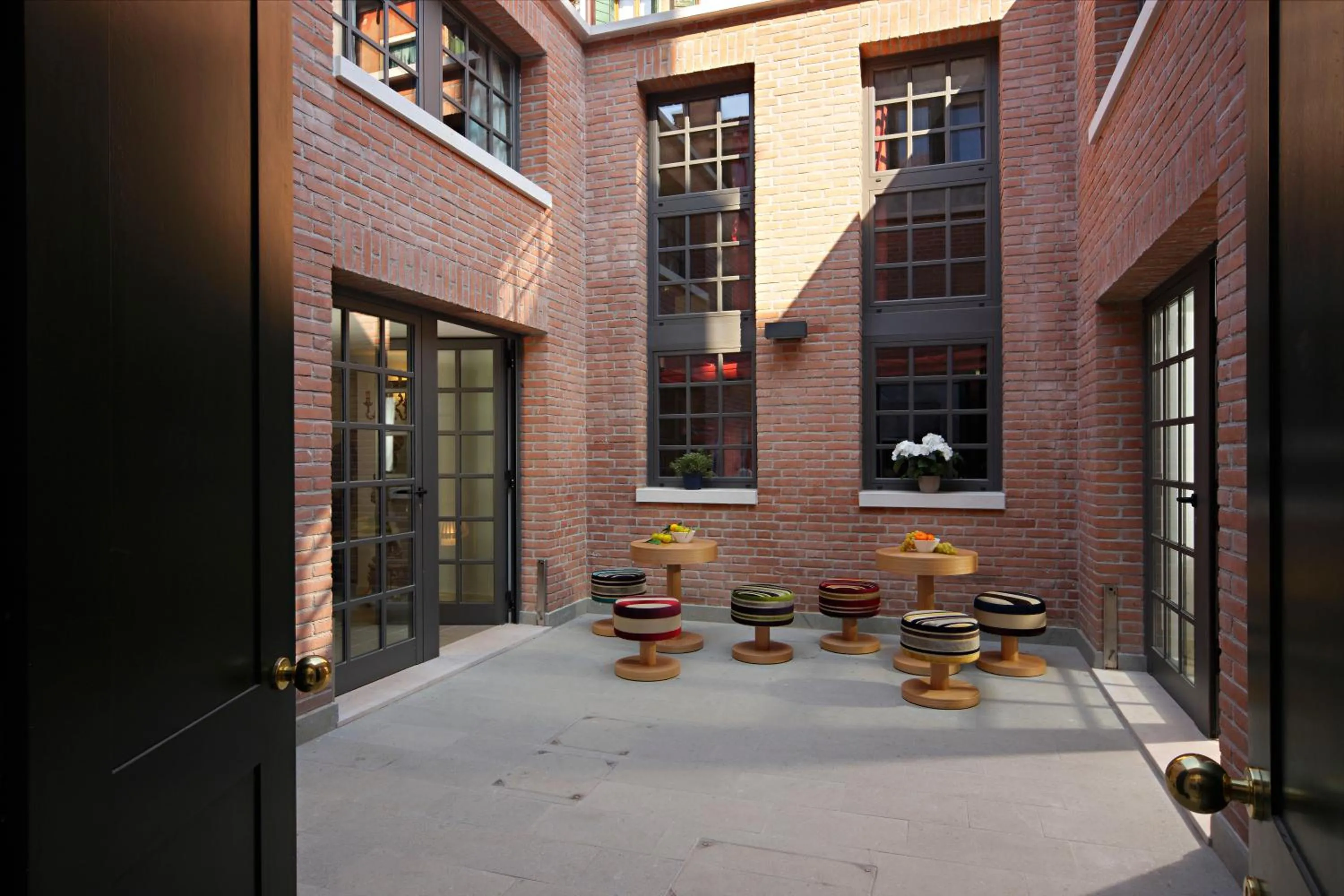 Property building in Al Canal Regio - Guest House