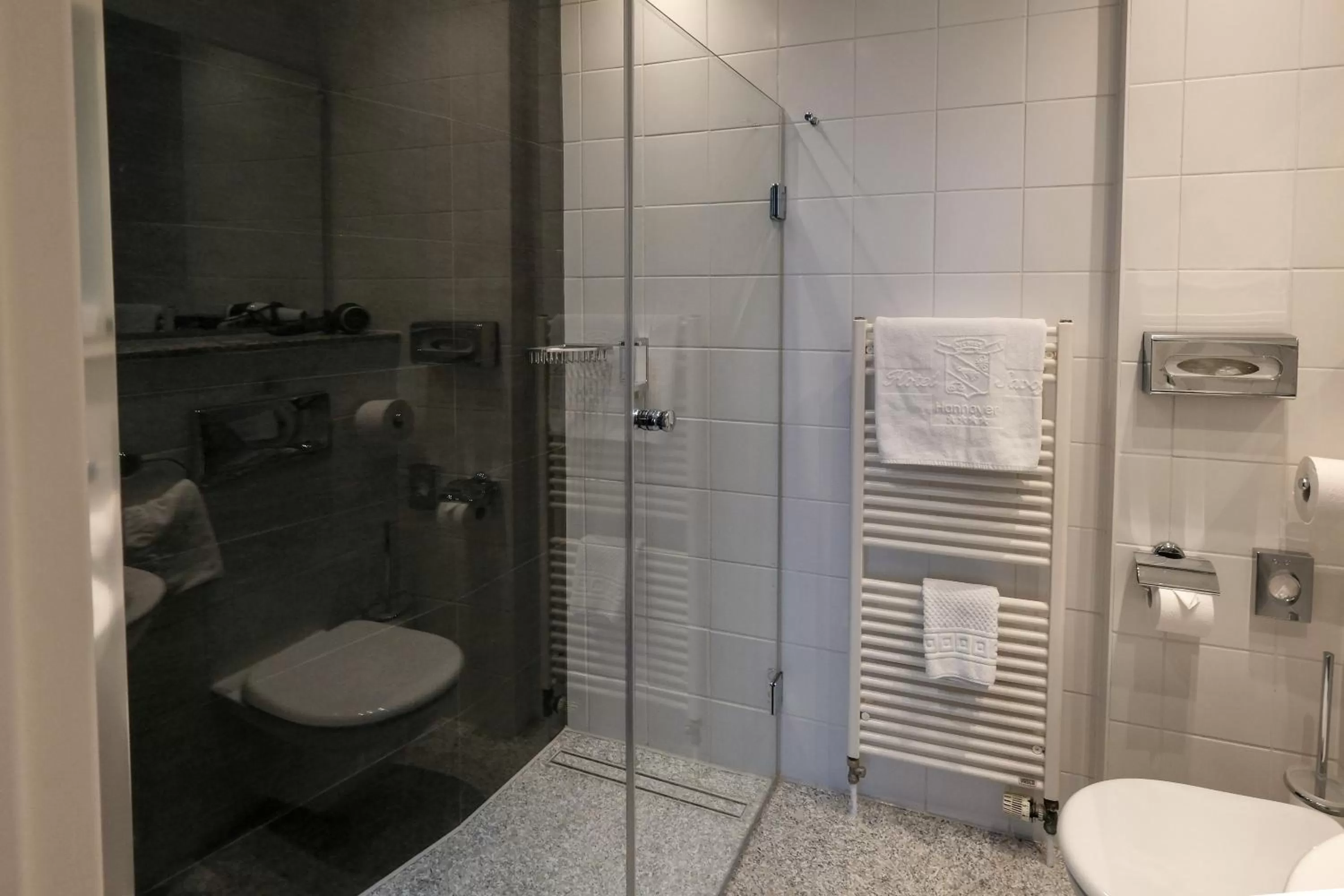 Bathroom in Hotel Savoy Hannover