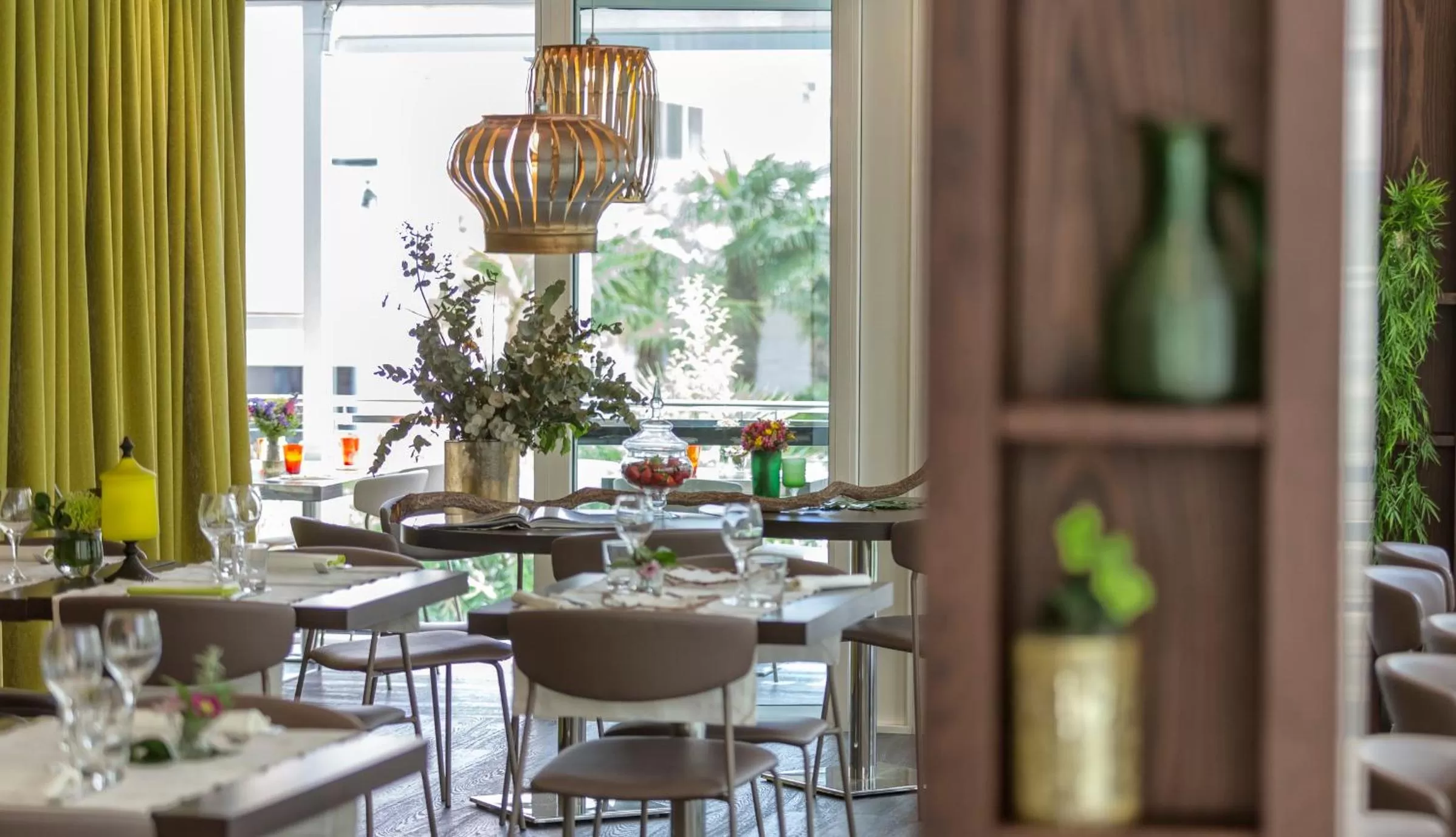 Restaurant/places to eat in Hotel Dory