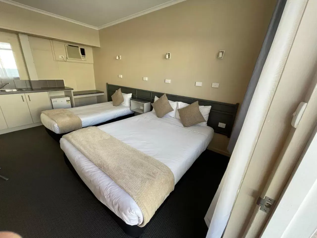 Twin Room in Astor Hotel Motel Twin Room in Astor Hotel Motel