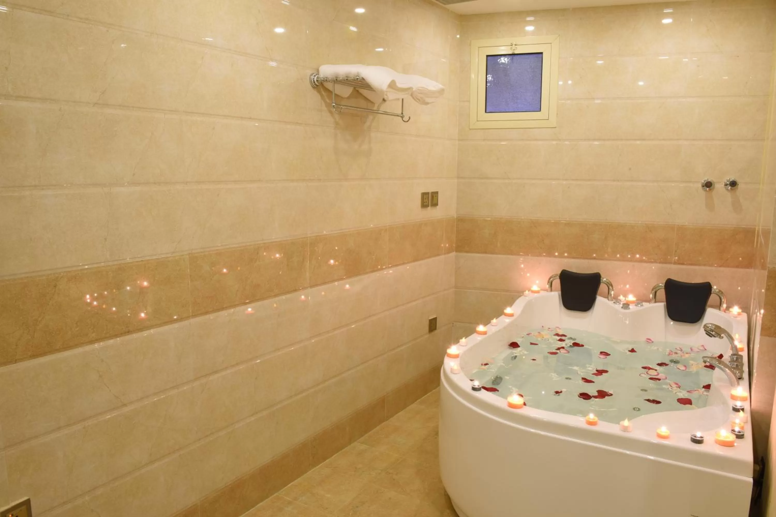 Hot Tub in Garden Plaza Hotel