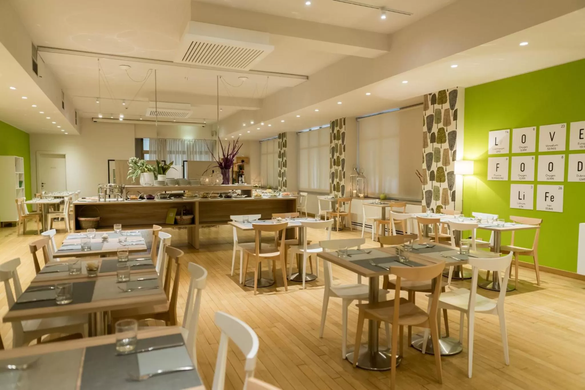 Restaurant/places to eat in Helios Hotel