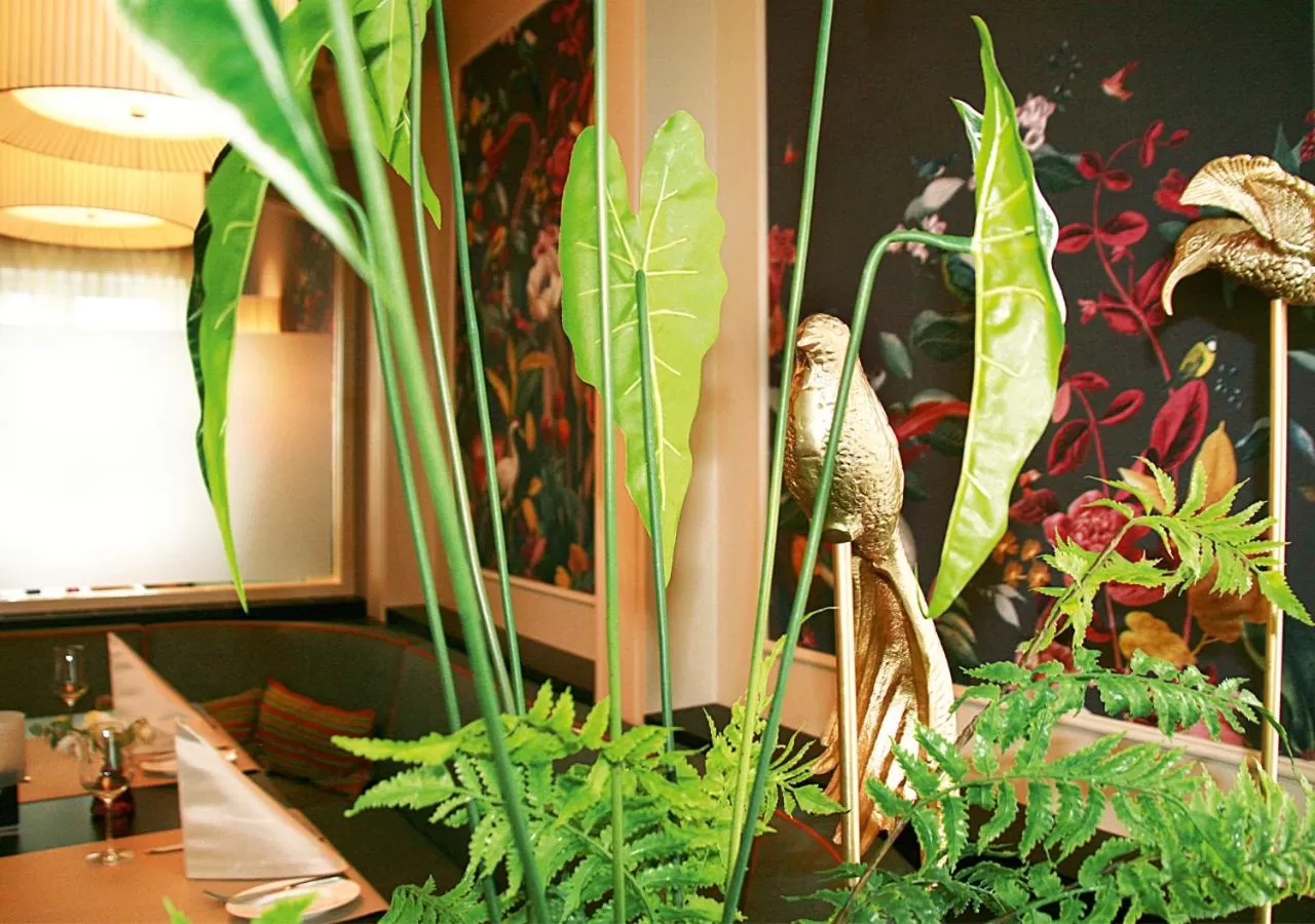 Restaurant/places to eat, Other Animals in AVIA Hotel