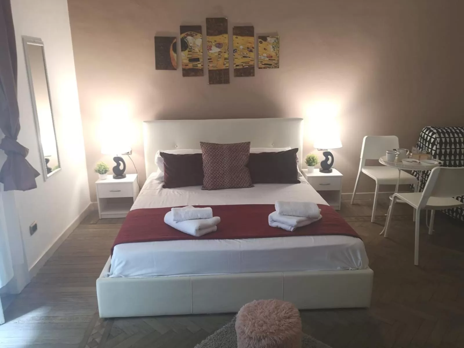 Bedroom, Bed in Domus Luigi Leone II