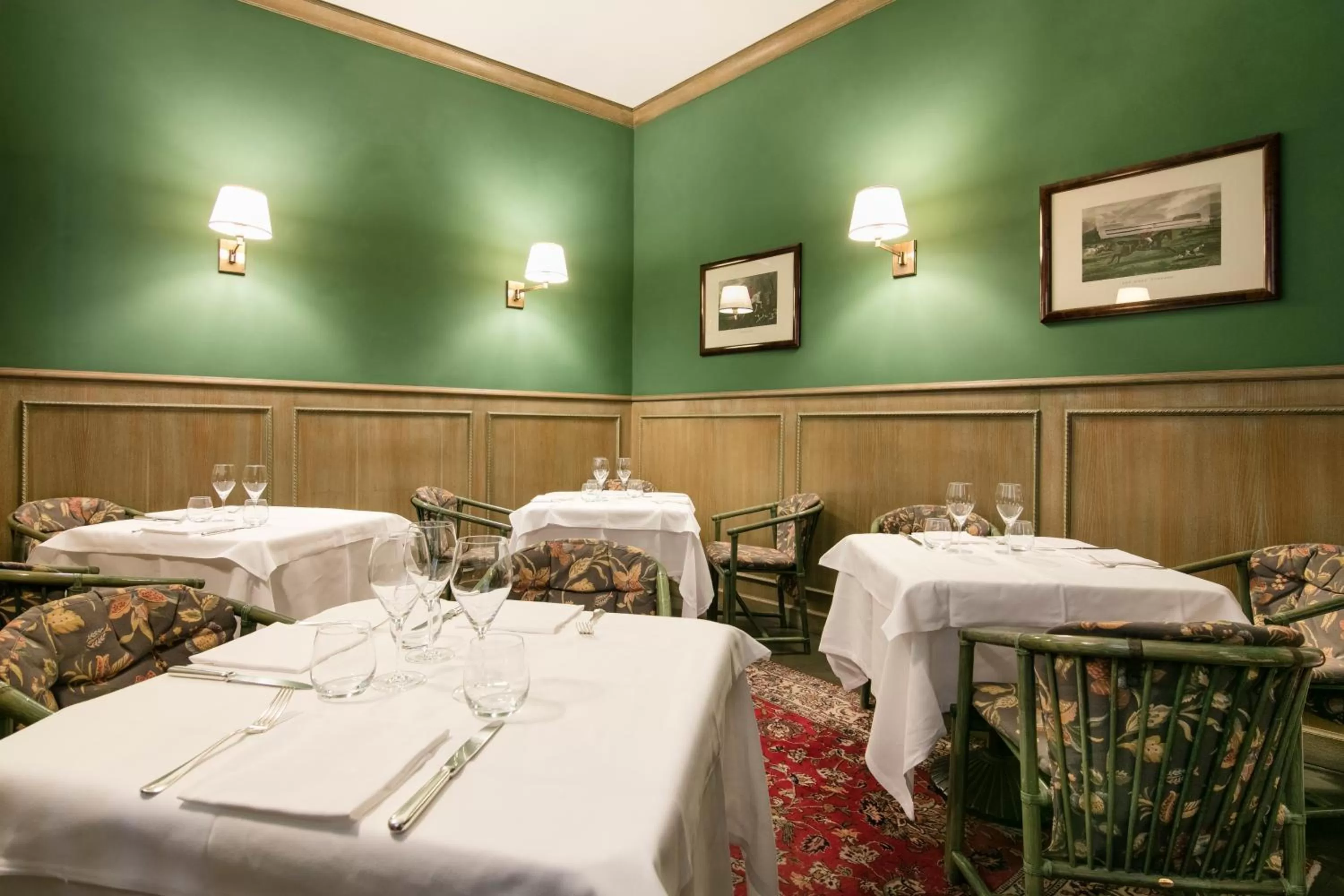 Restaurant/places to eat in Albergo Delle Notarie