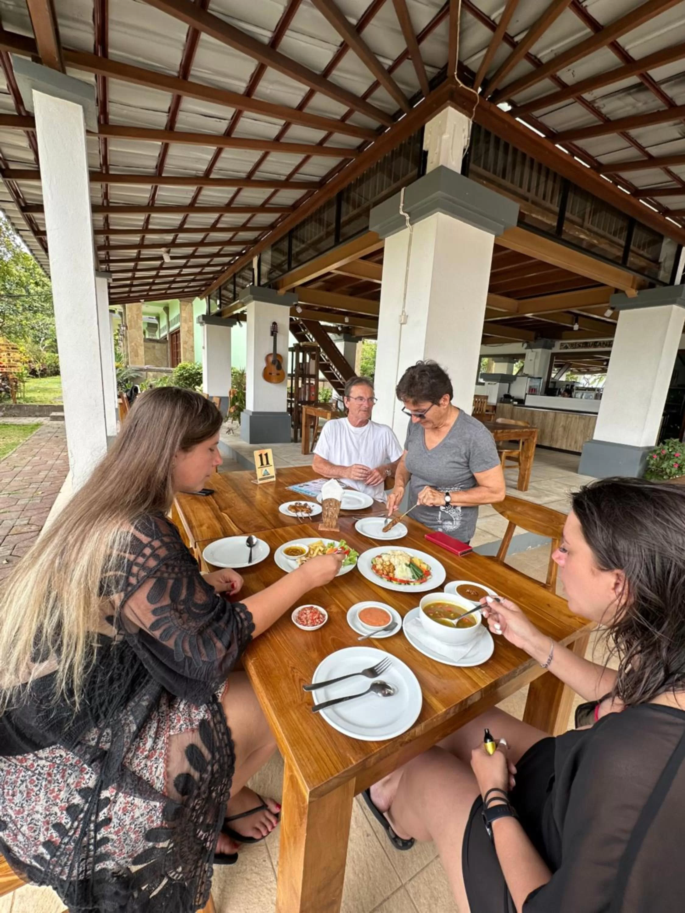 Restaurant/places to eat in VILLA IPSA