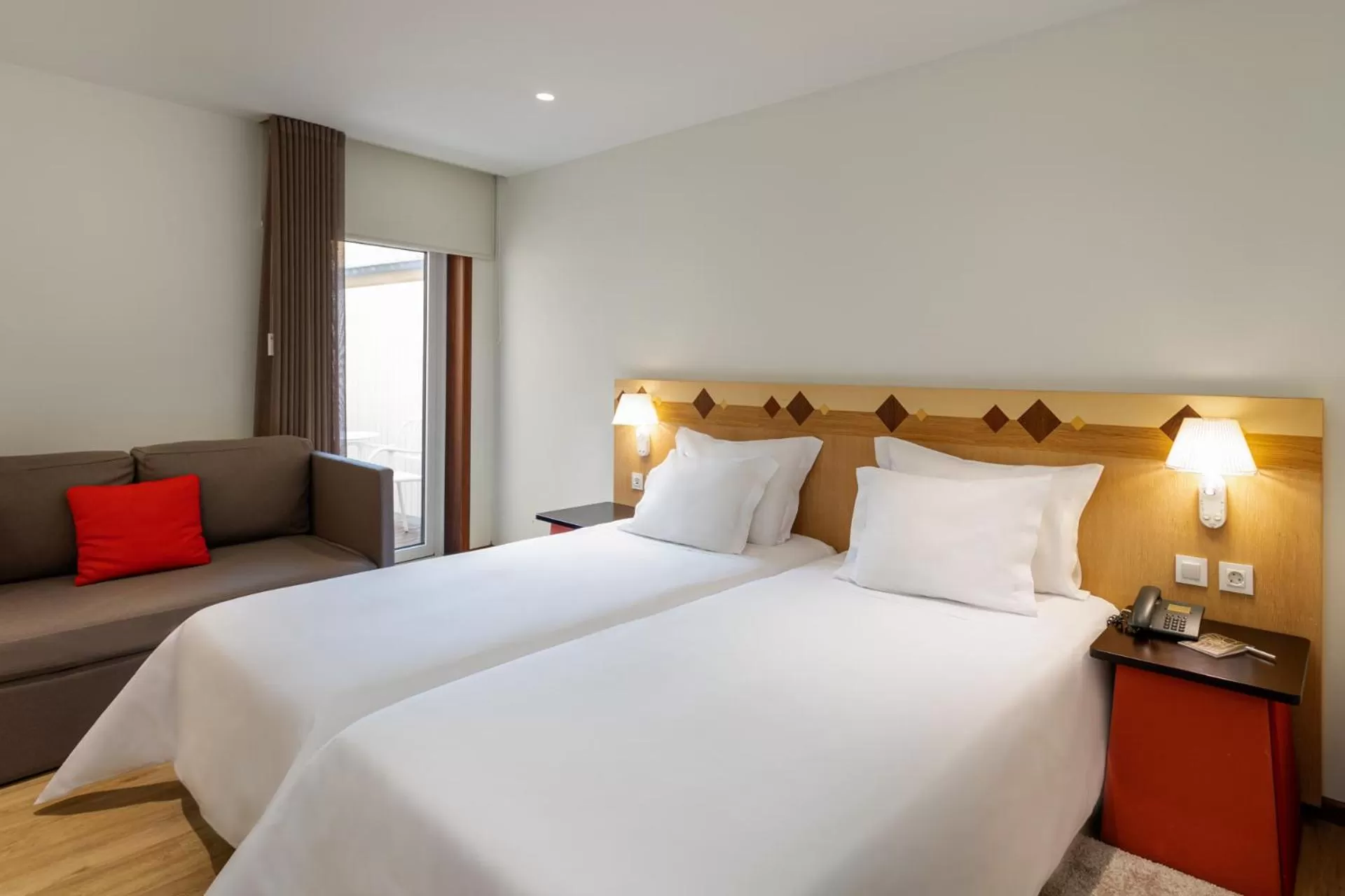 Bedroom, Bed in Hotel Aveiro Center by Alboi Group