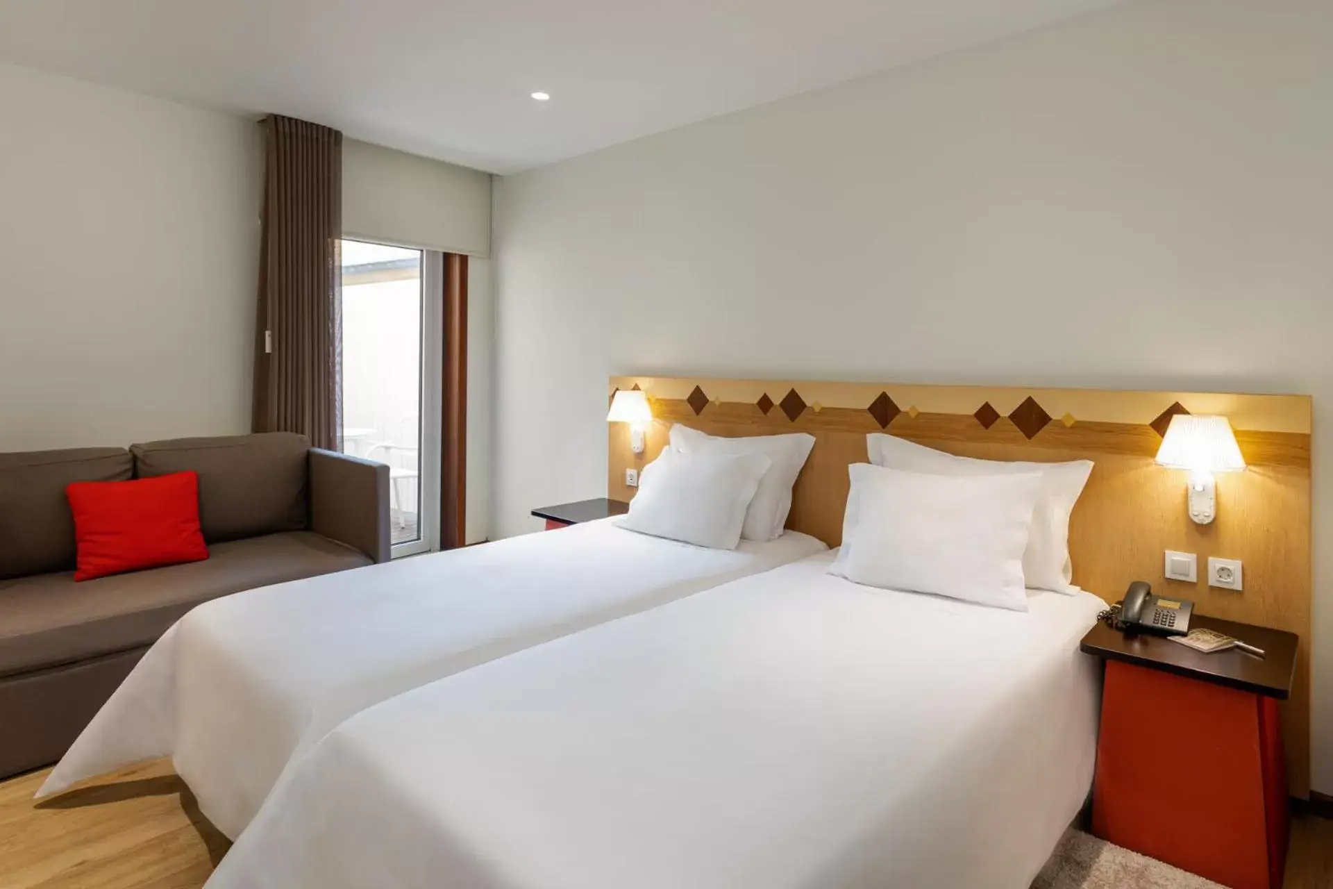 Twin Room in Hotel Aveiro Center by Alboi Group Twin Room in Hotel Aveiro Center by Alboi Group