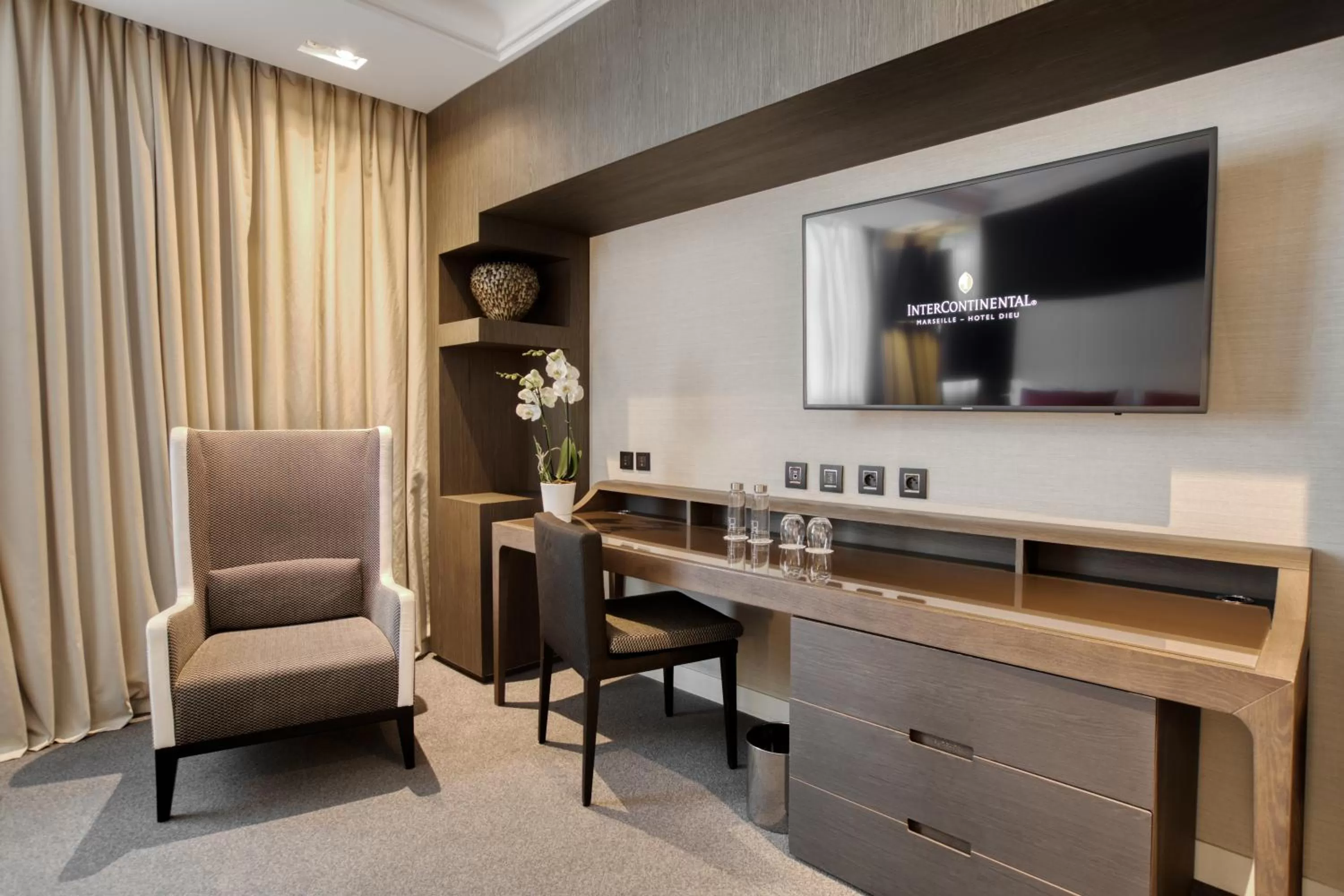 TV and multimedia in InterContinental Marseille - Hotel Dieu by IHG