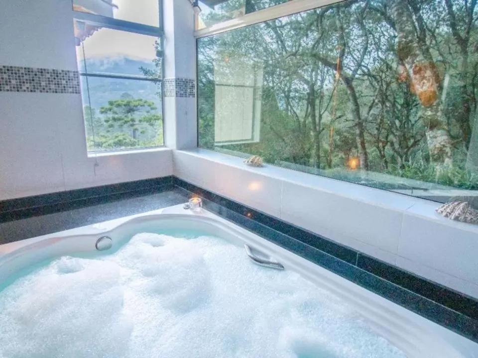Hot Tub in Pousada Ricanto Amore Mio