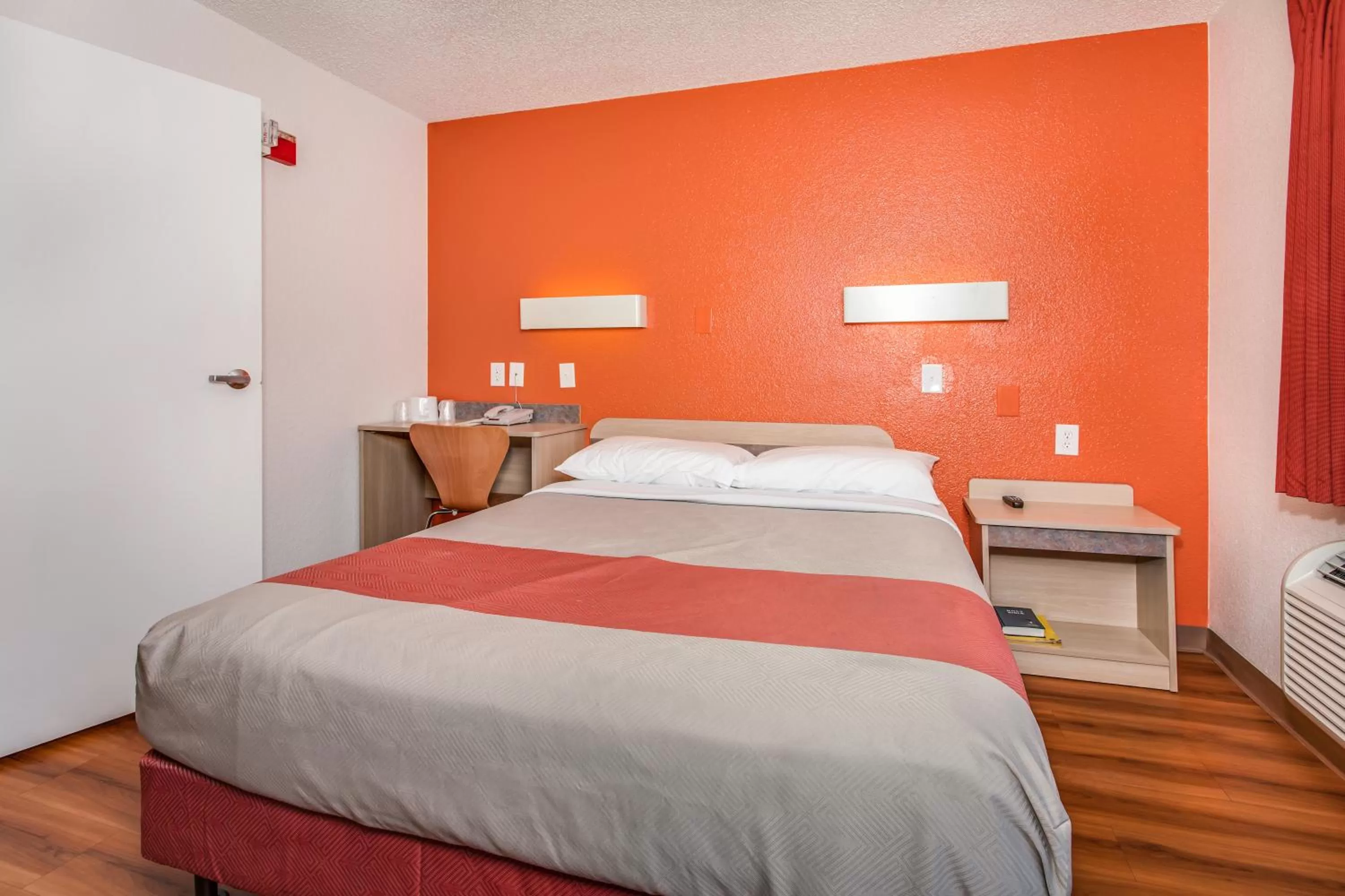 Bedroom, Bed in Motel 6-Fairfield, CA - North