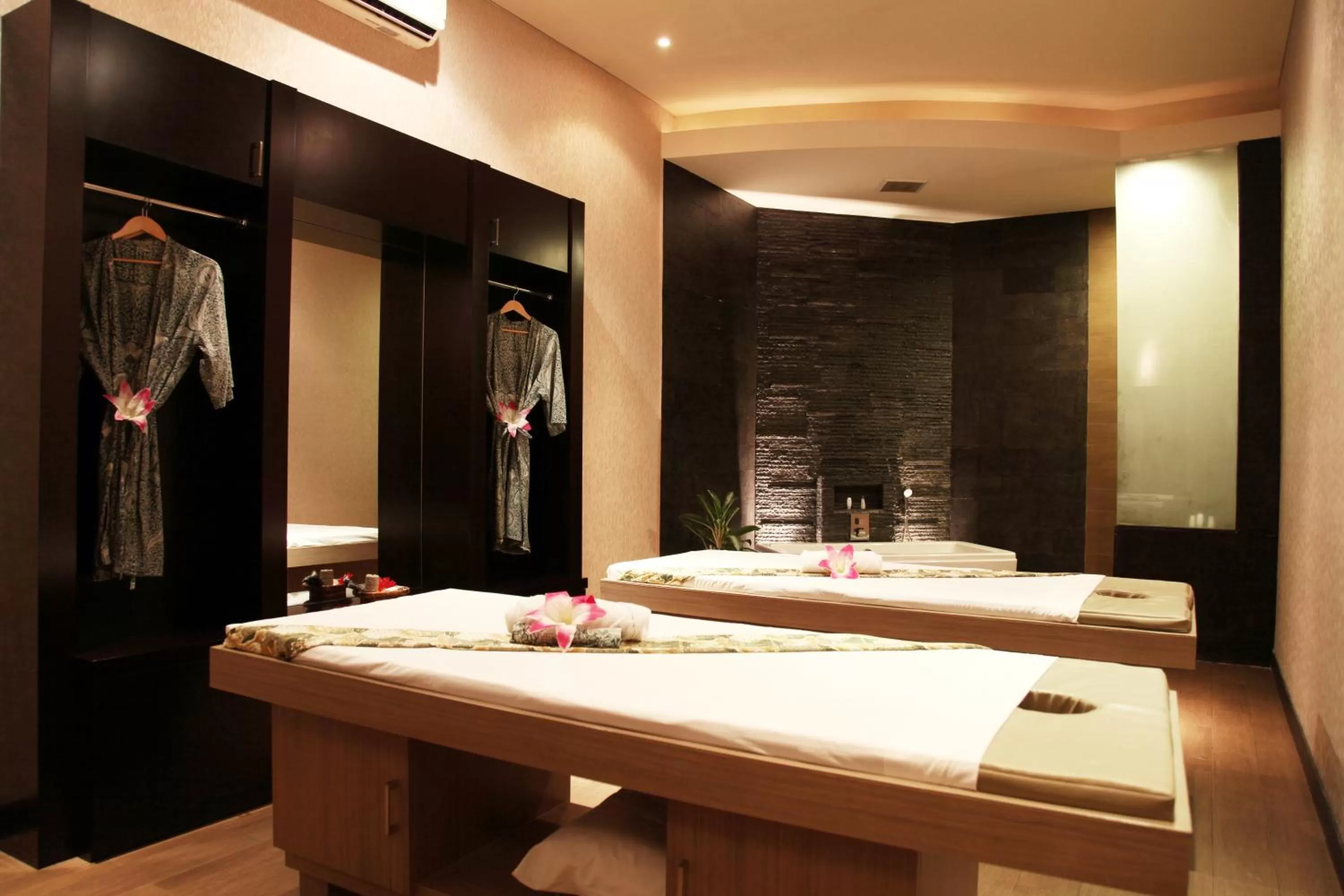 Massage in Java Paragon Hotel & Residences