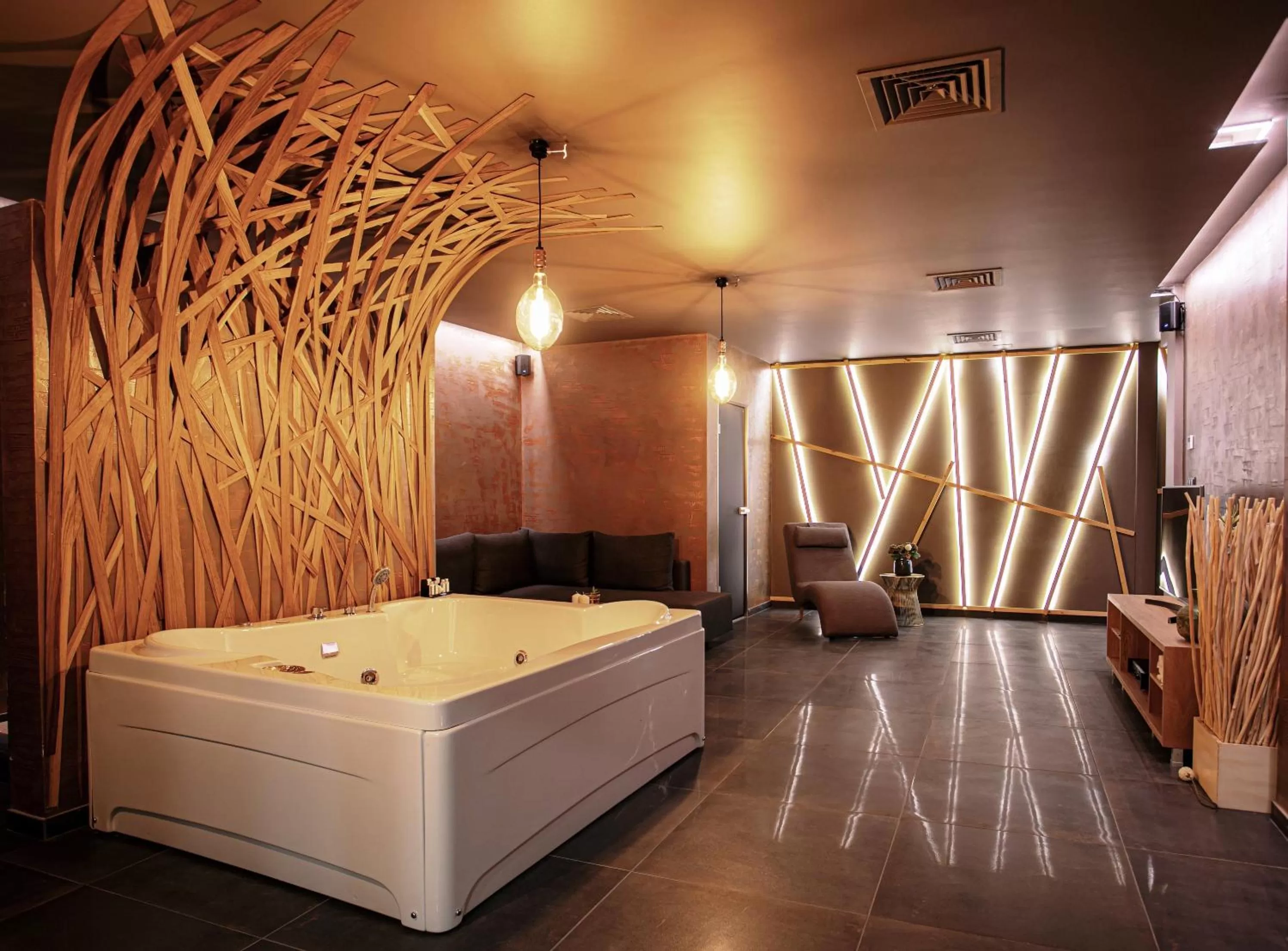 Hot Tub, Bed in Reverence Boutique Hotel