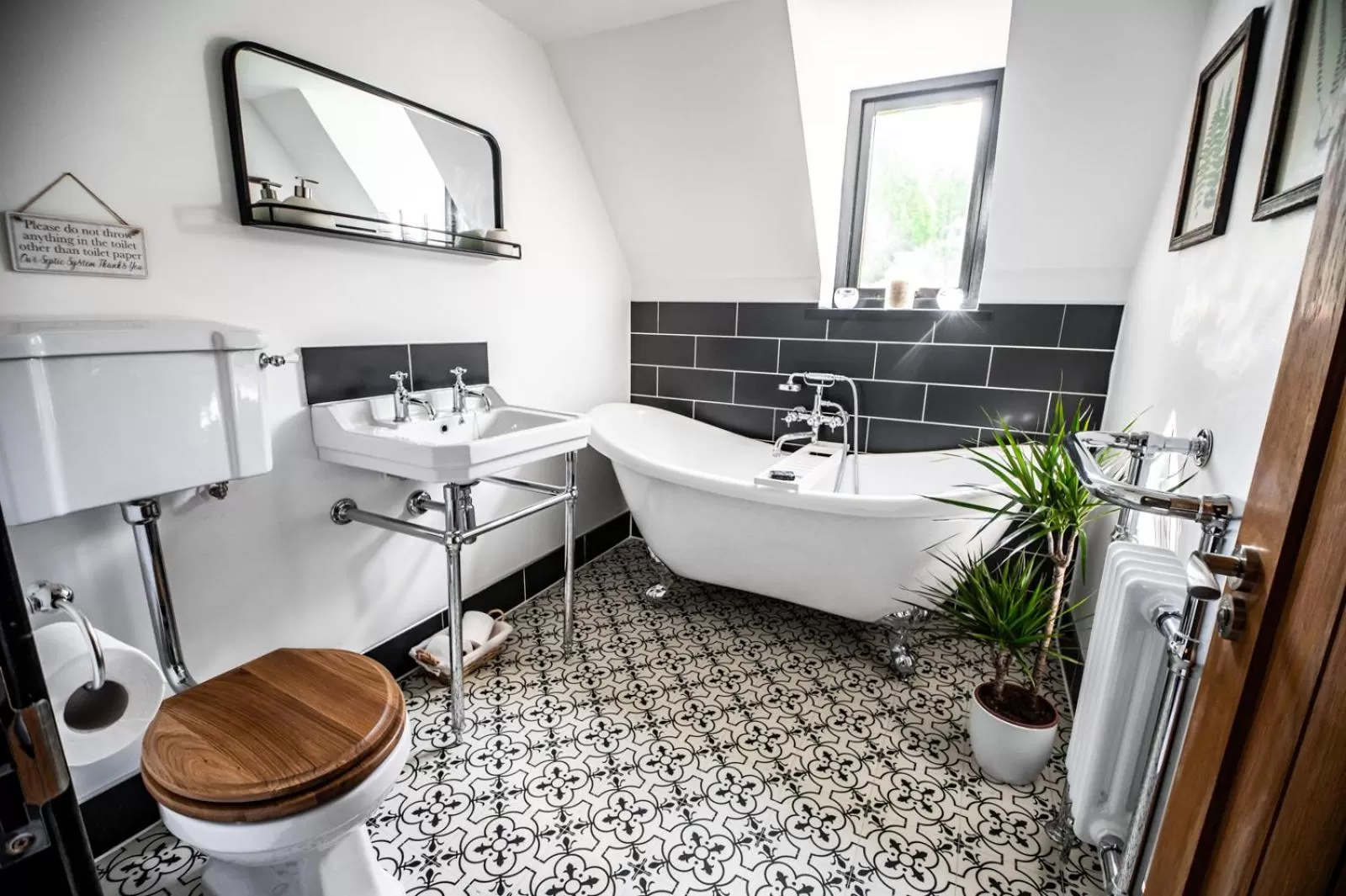 Bathroom in White Rose Tower