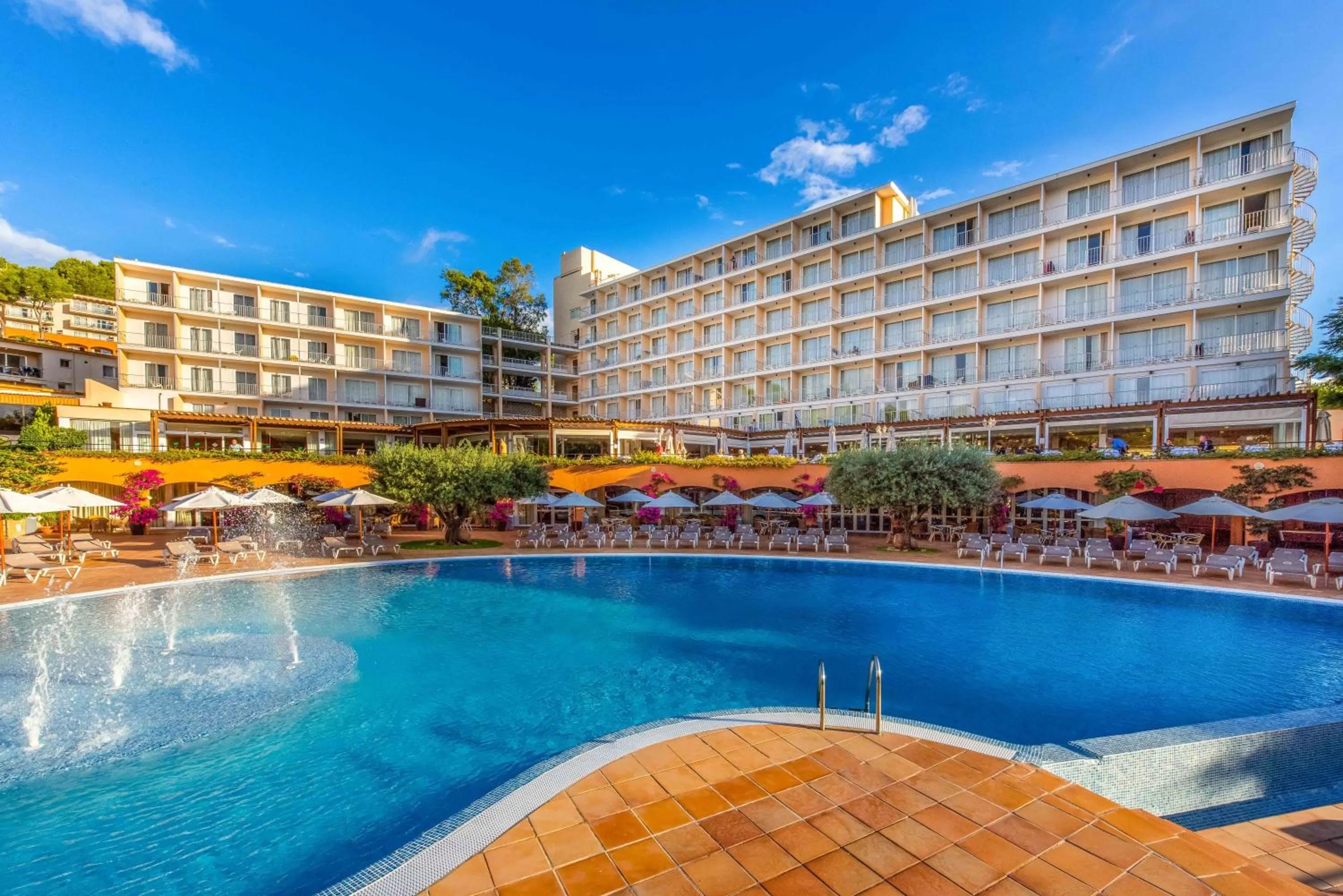 Swimming pool, Property Building in Valentin Park Club