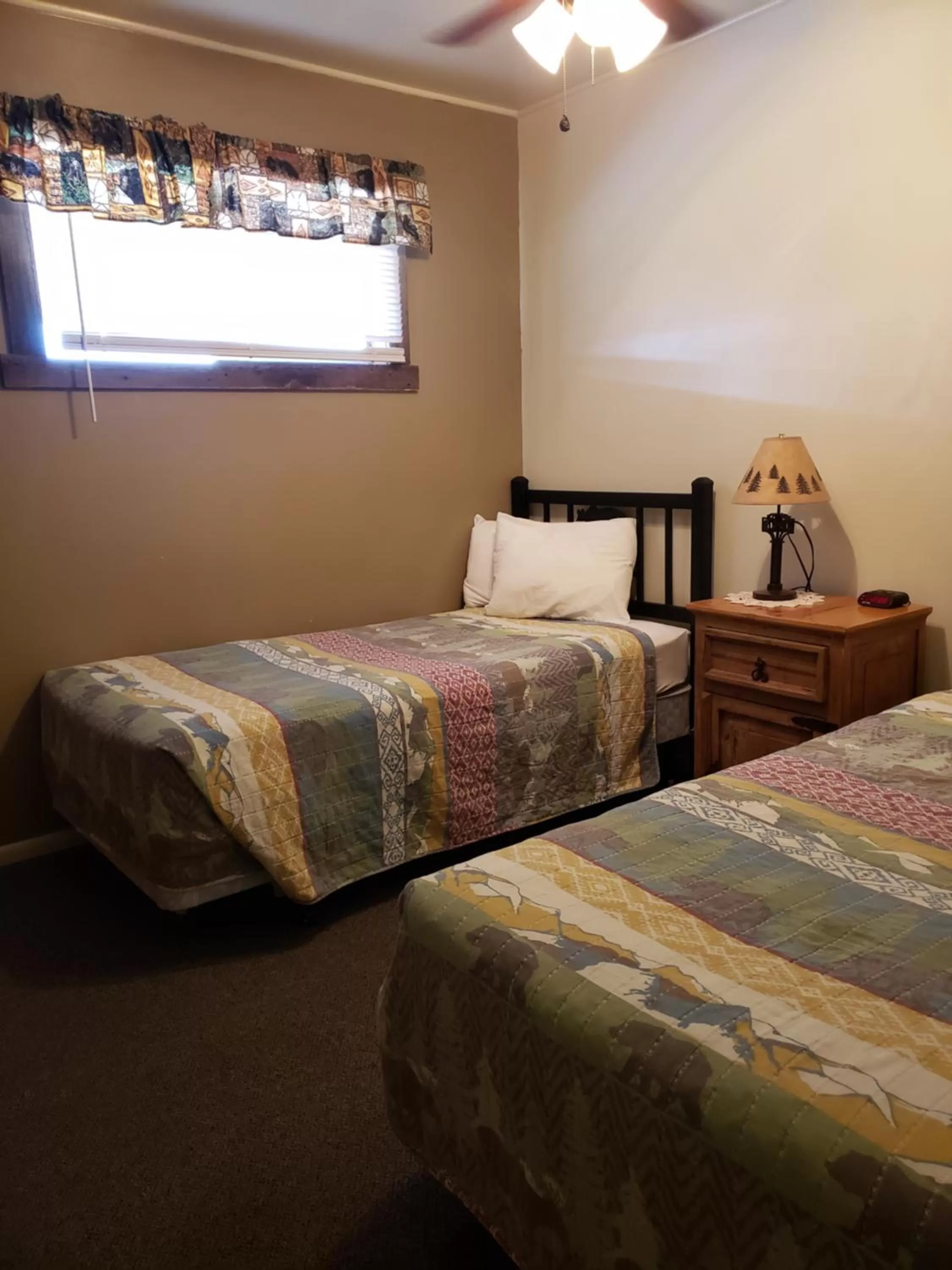Bedroom, Bed in Flaming Gorge Resort