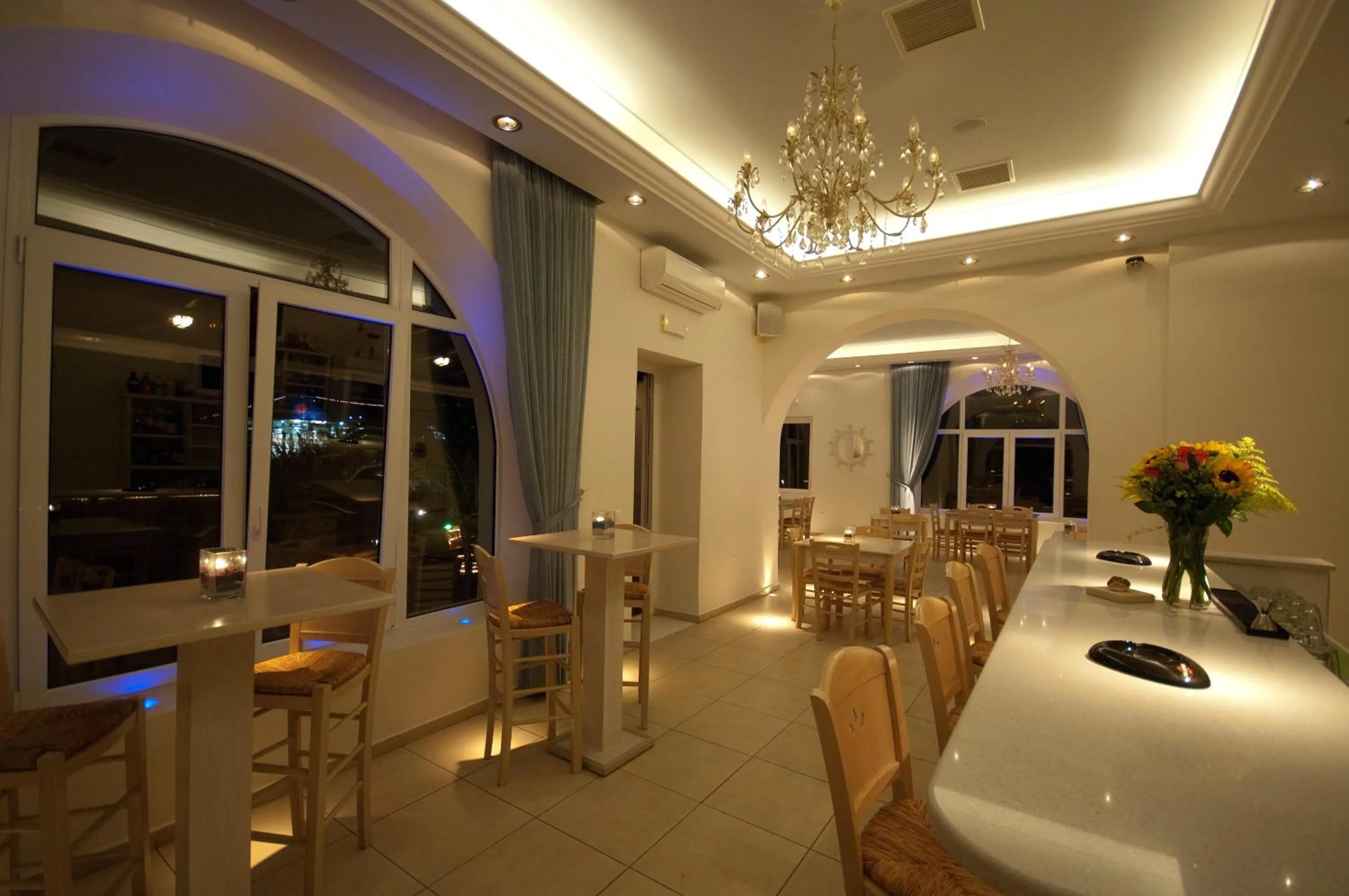 Lounge or bar in Makis Place