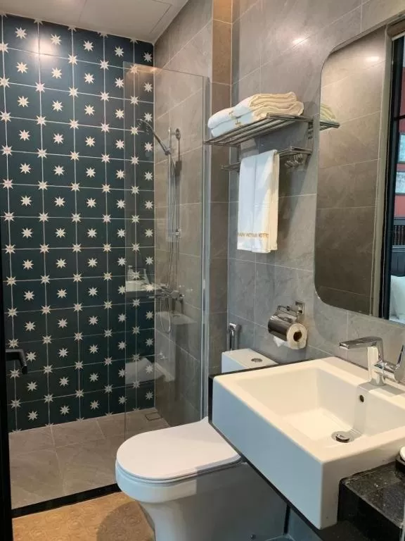 Bathroom in Ohana Hotel