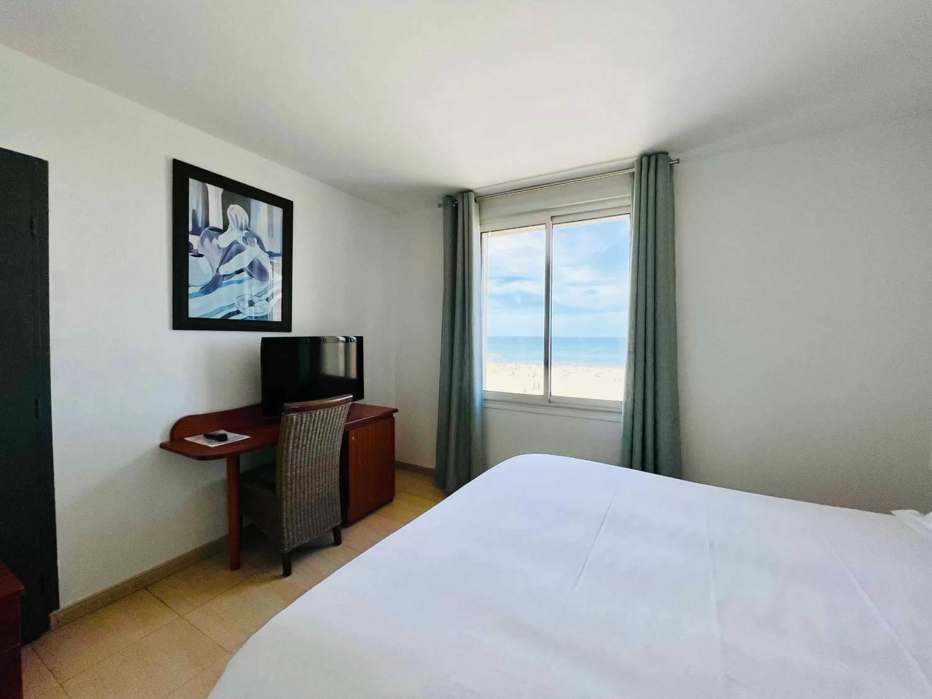 Bedroom, Bed in Les Alizes