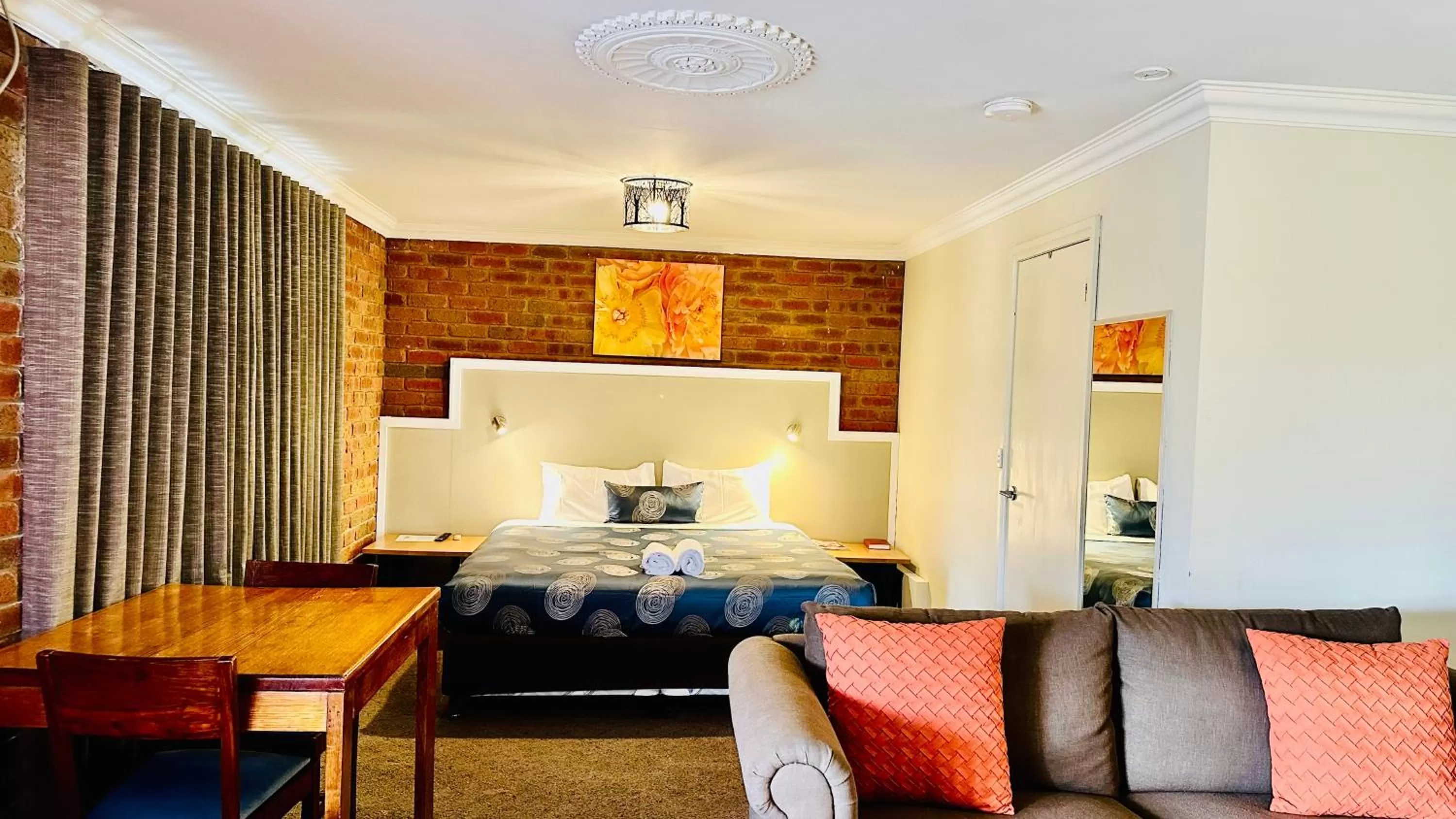 Early Australian Motor Inn