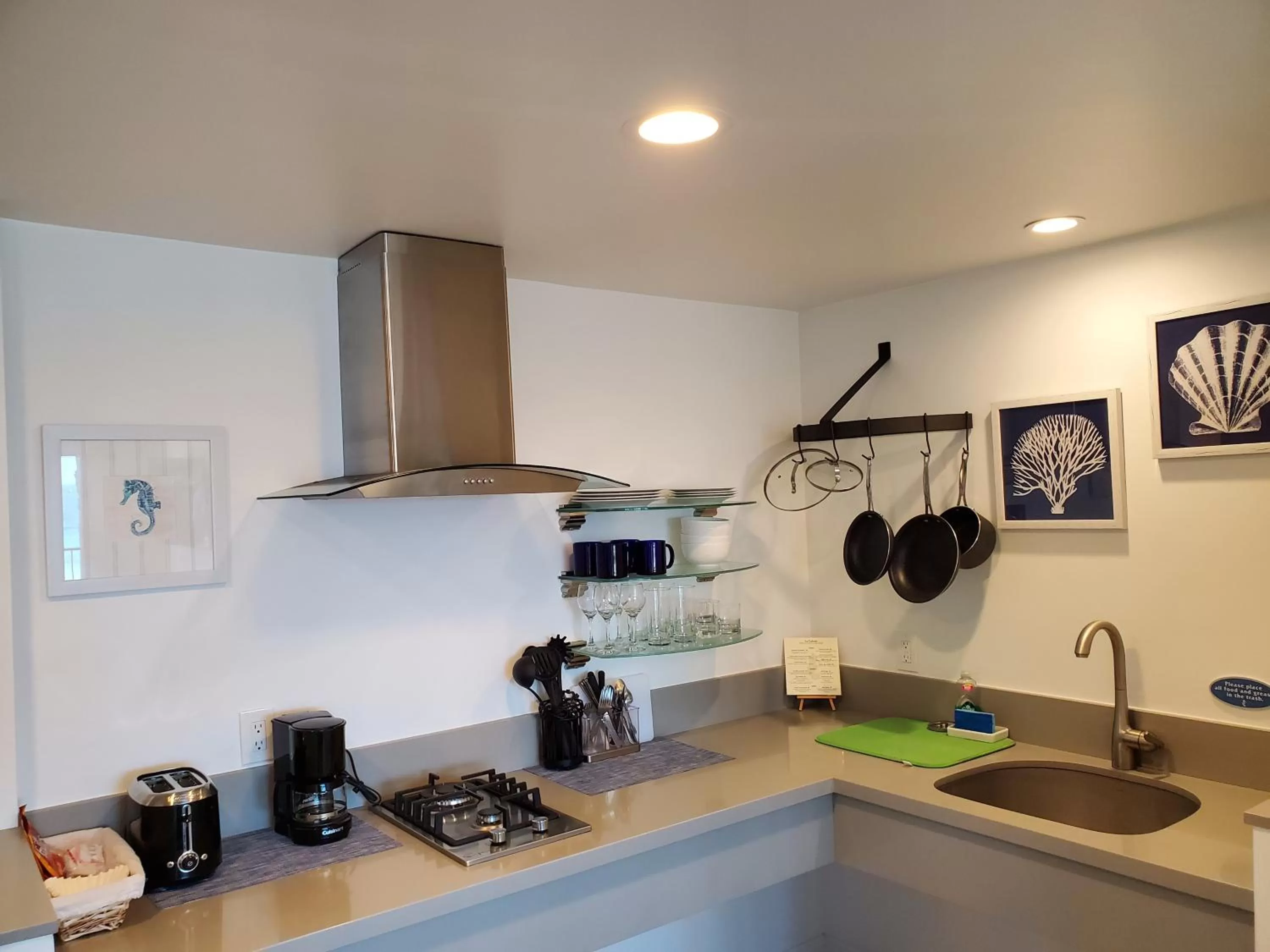 Kitchen or kitchenette in Sea Horse Resort
