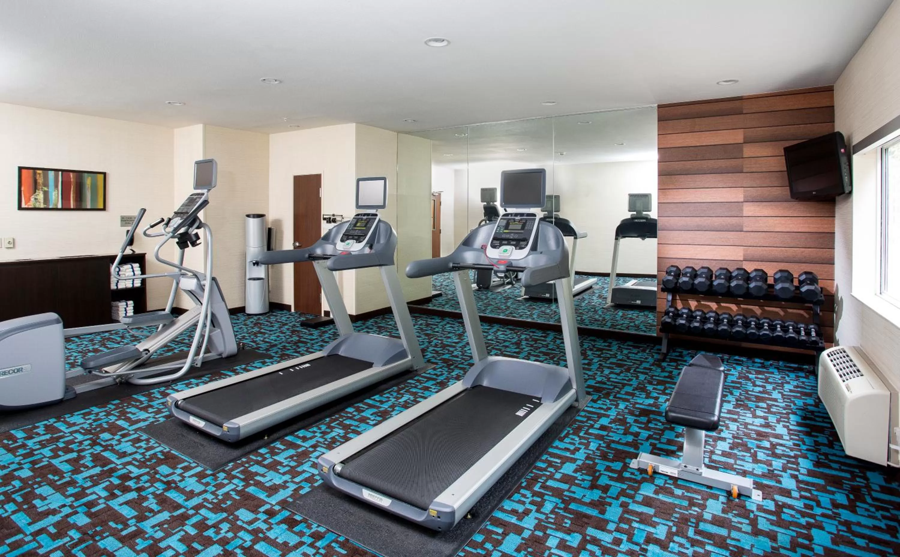 Fitness centre/facilities in Fairfield Inn & Suites by Marriott Quincy