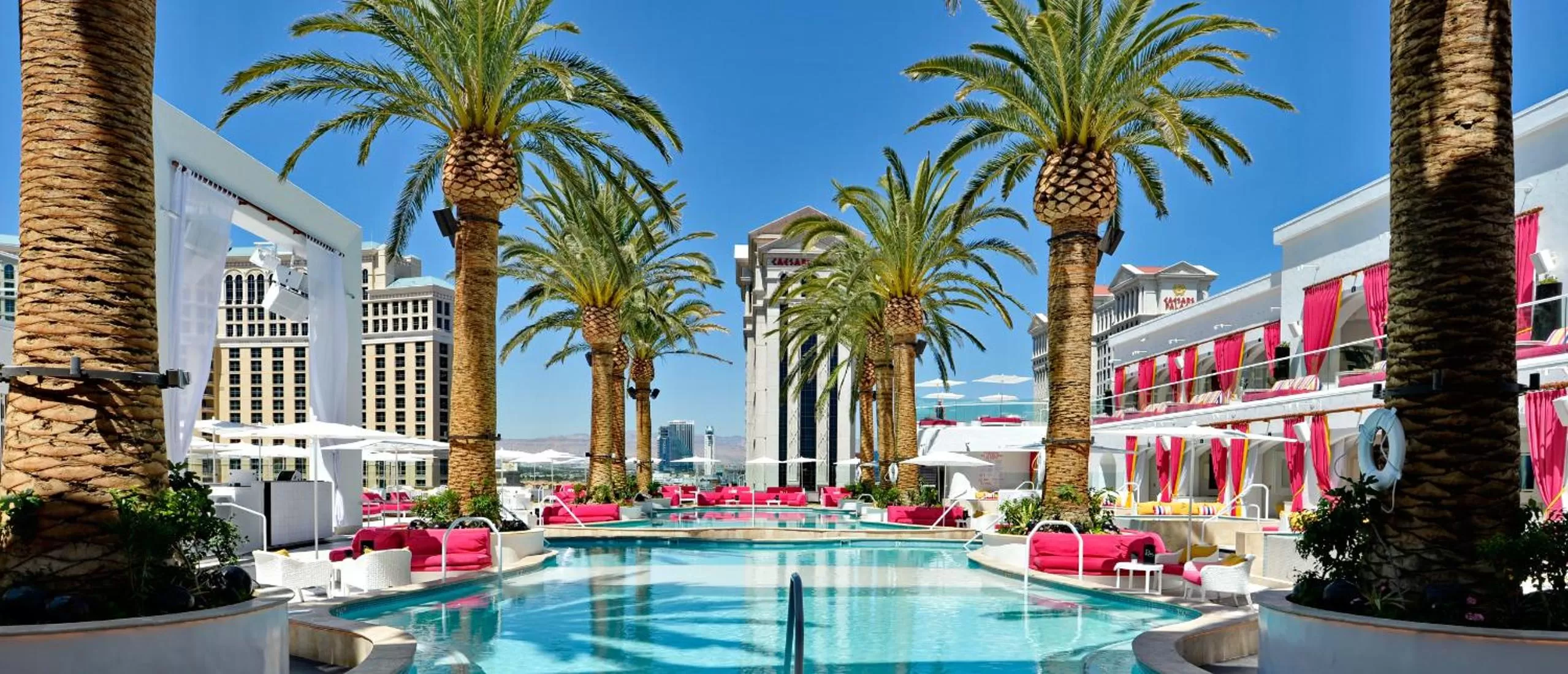 Swimming pool in The Cromwell, A Caesars Destination