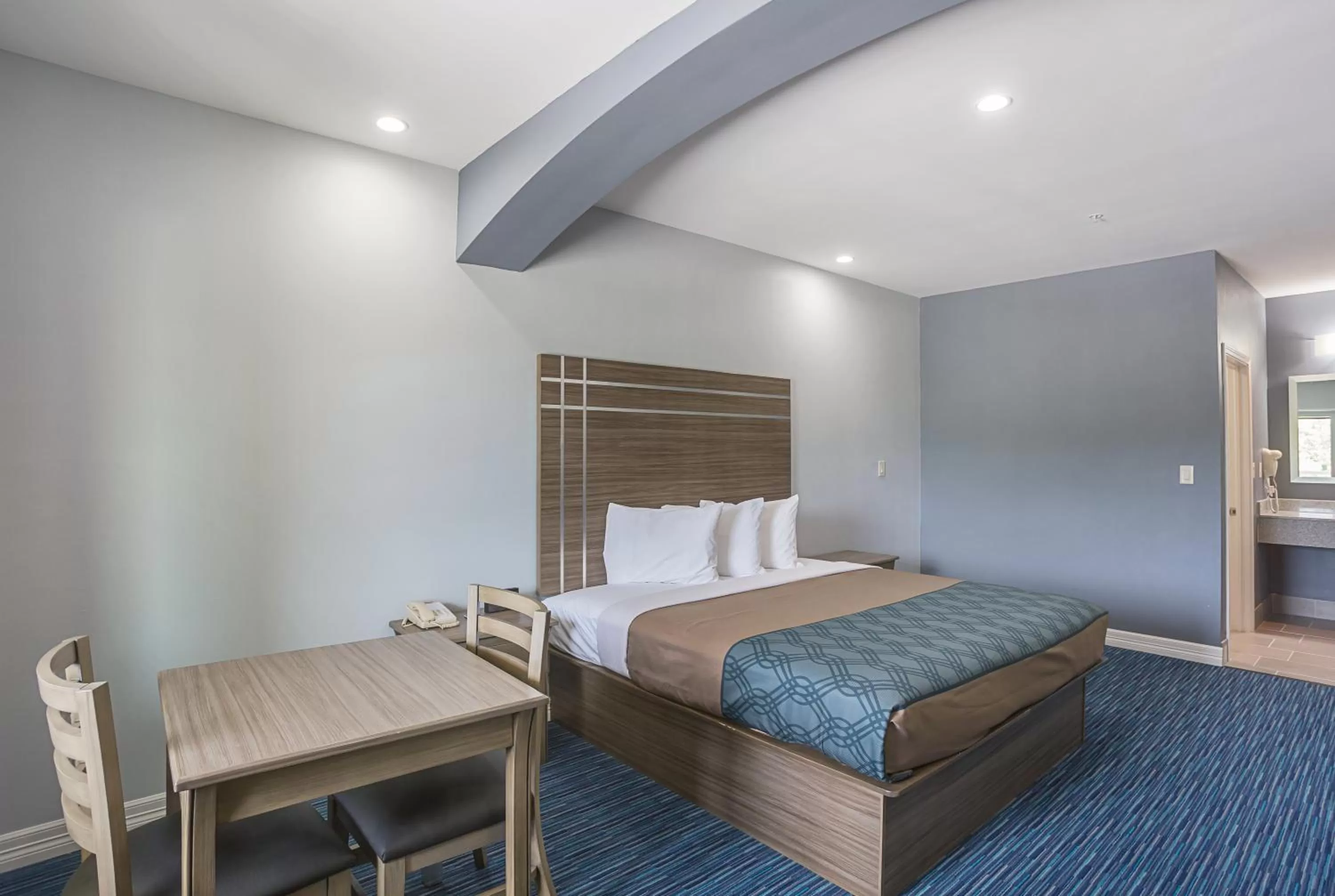 Photo of the whole room, Bed in Home Place Inn Spring I-45 North and 1960