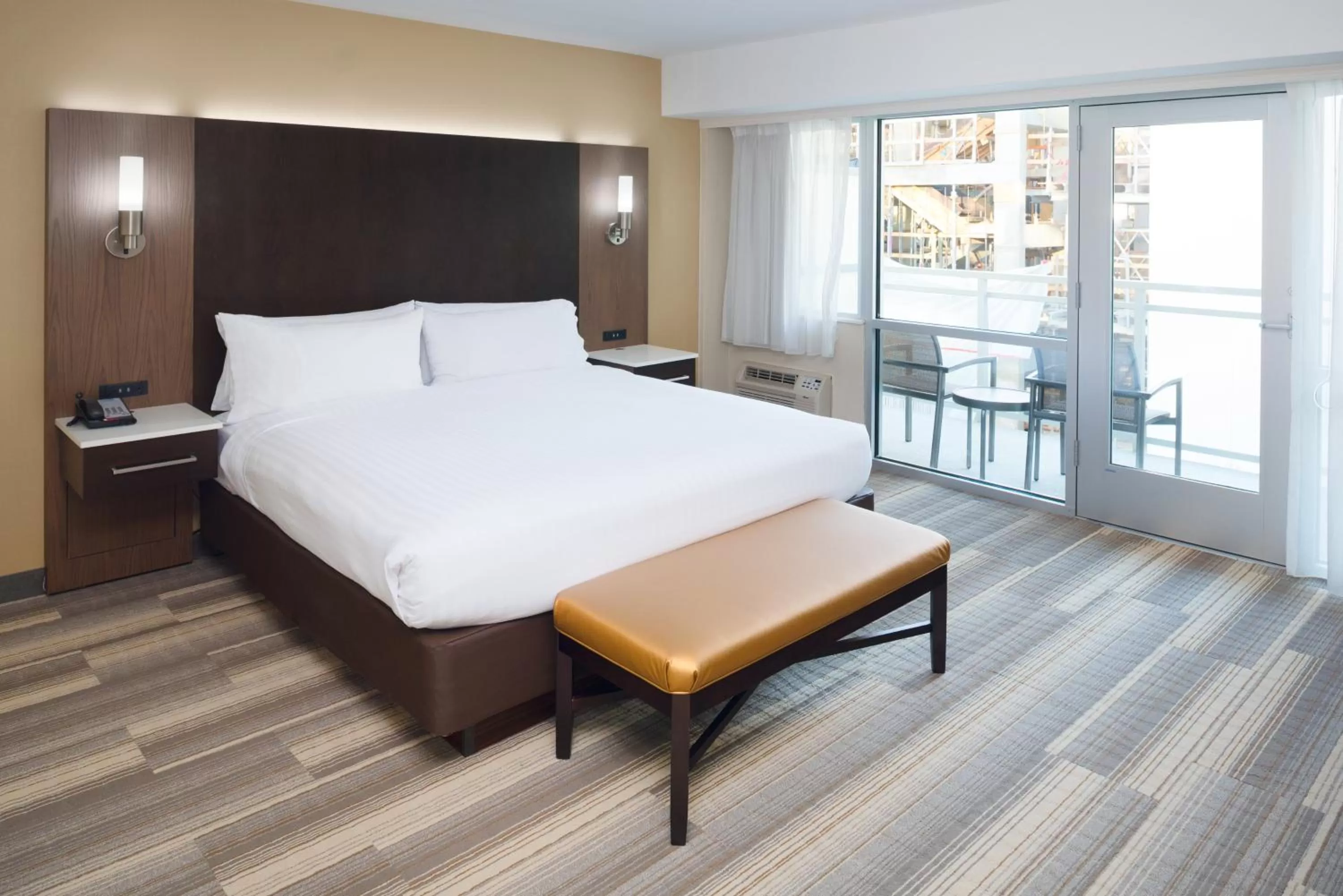 Photo of the whole room, Bed in Holiday Inn Express - Downtown San Diego by IHG