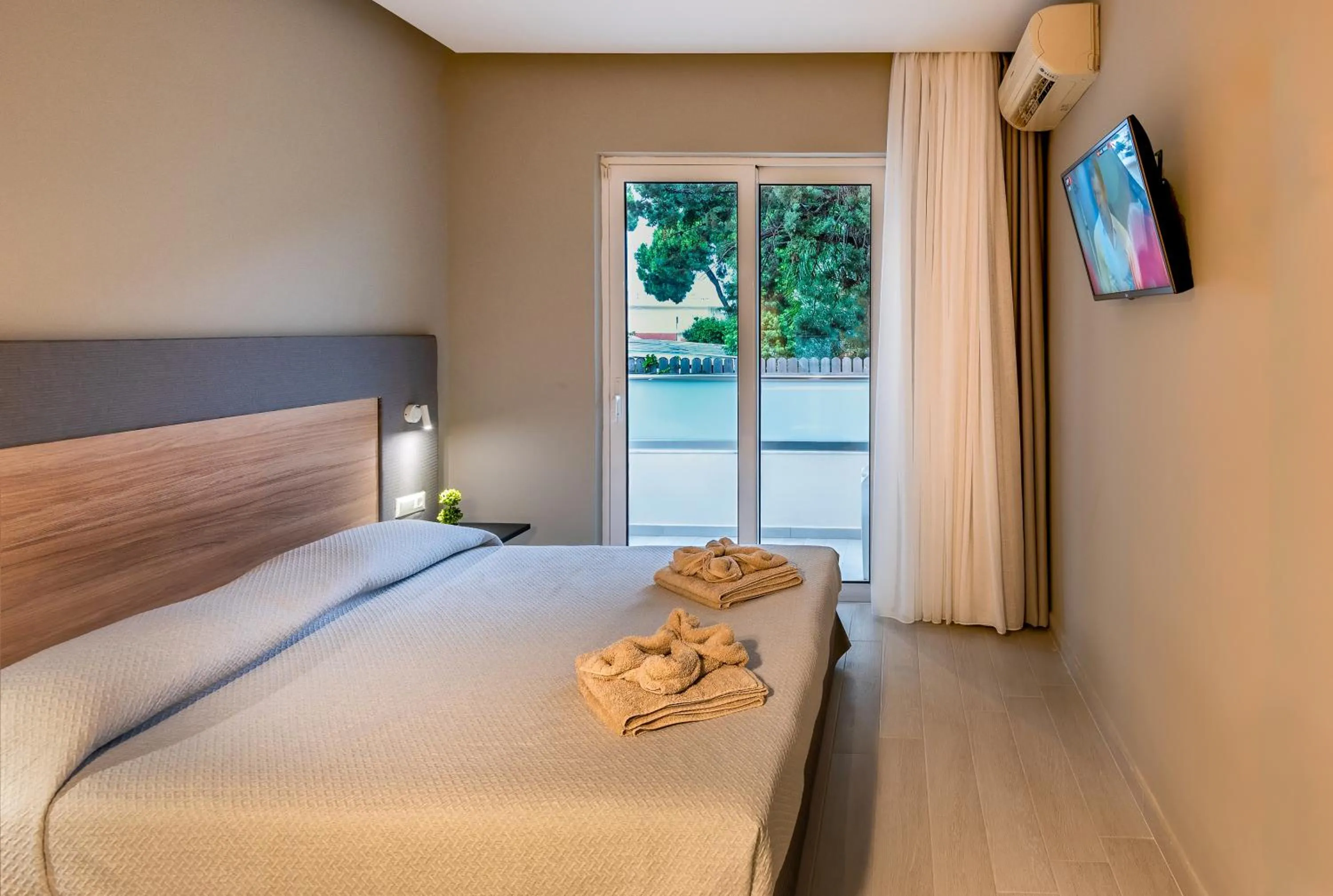 Bedroom, Bed in Sunday Hotel