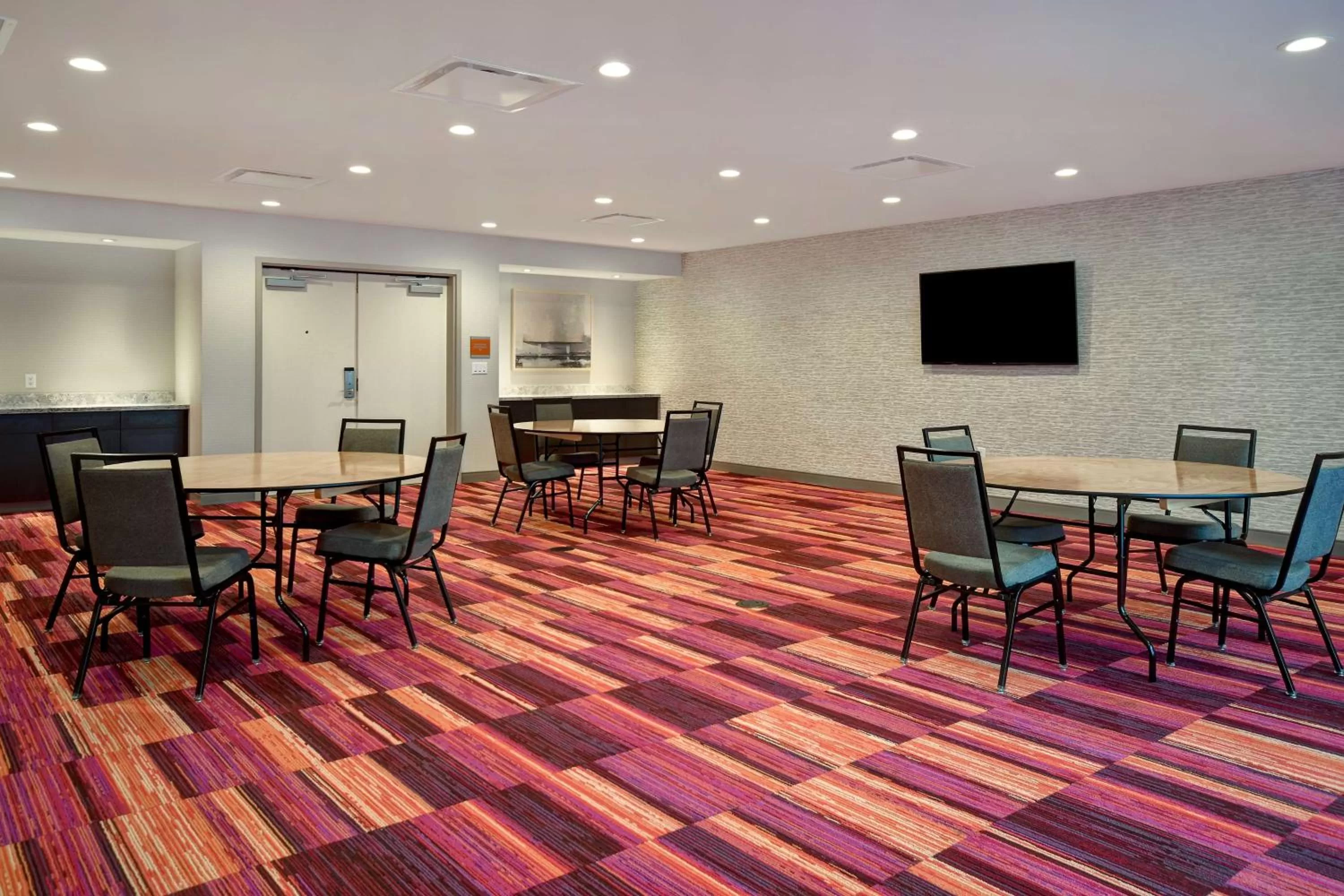 Meeting/conference room in Home2 Suites Eau Claire South, Wi