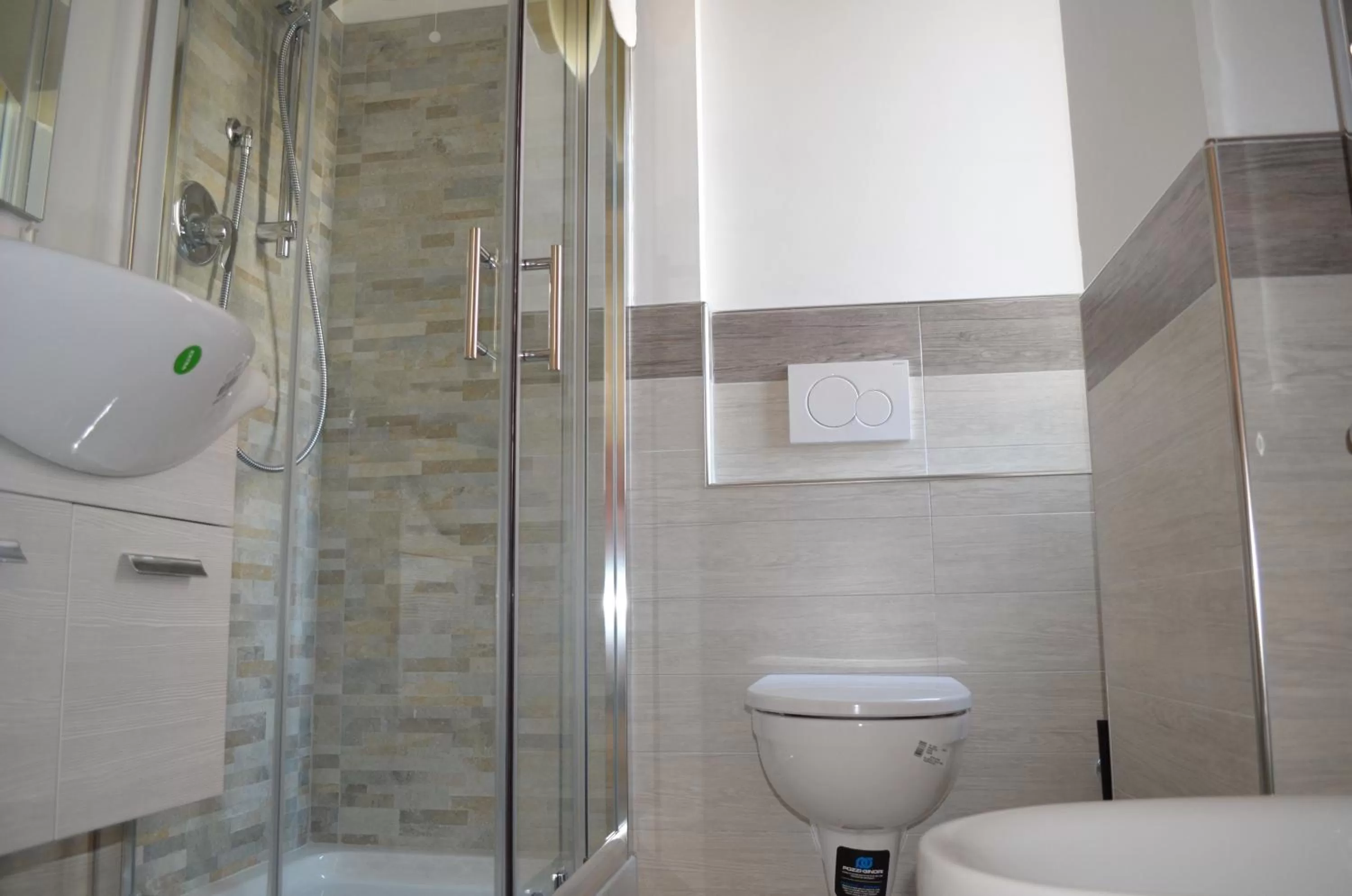 Shower in Casa Aurora B&B