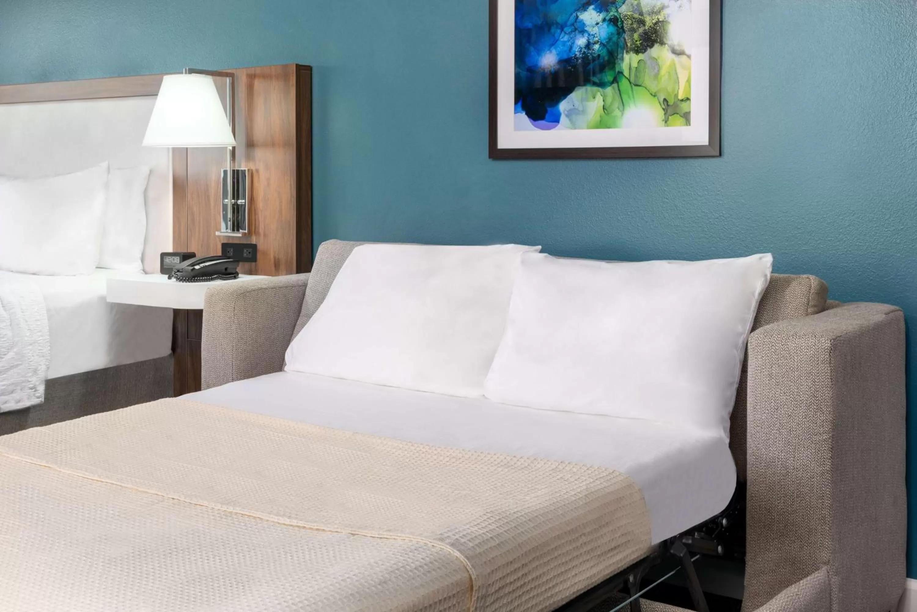 Bed in Hampton Inn Savannah Historic District