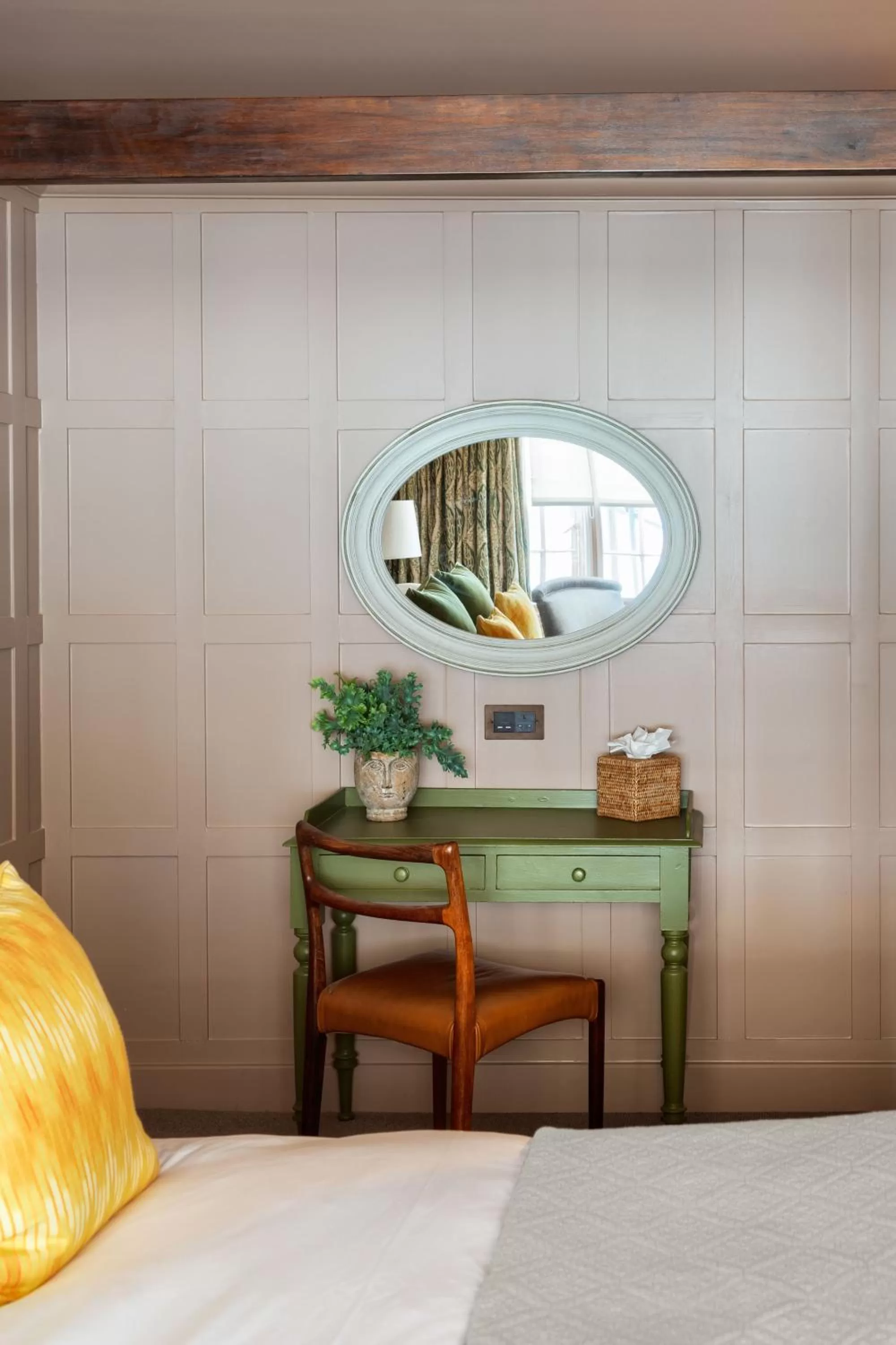 hair dresser, Bed in The Falstaff in Canterbury